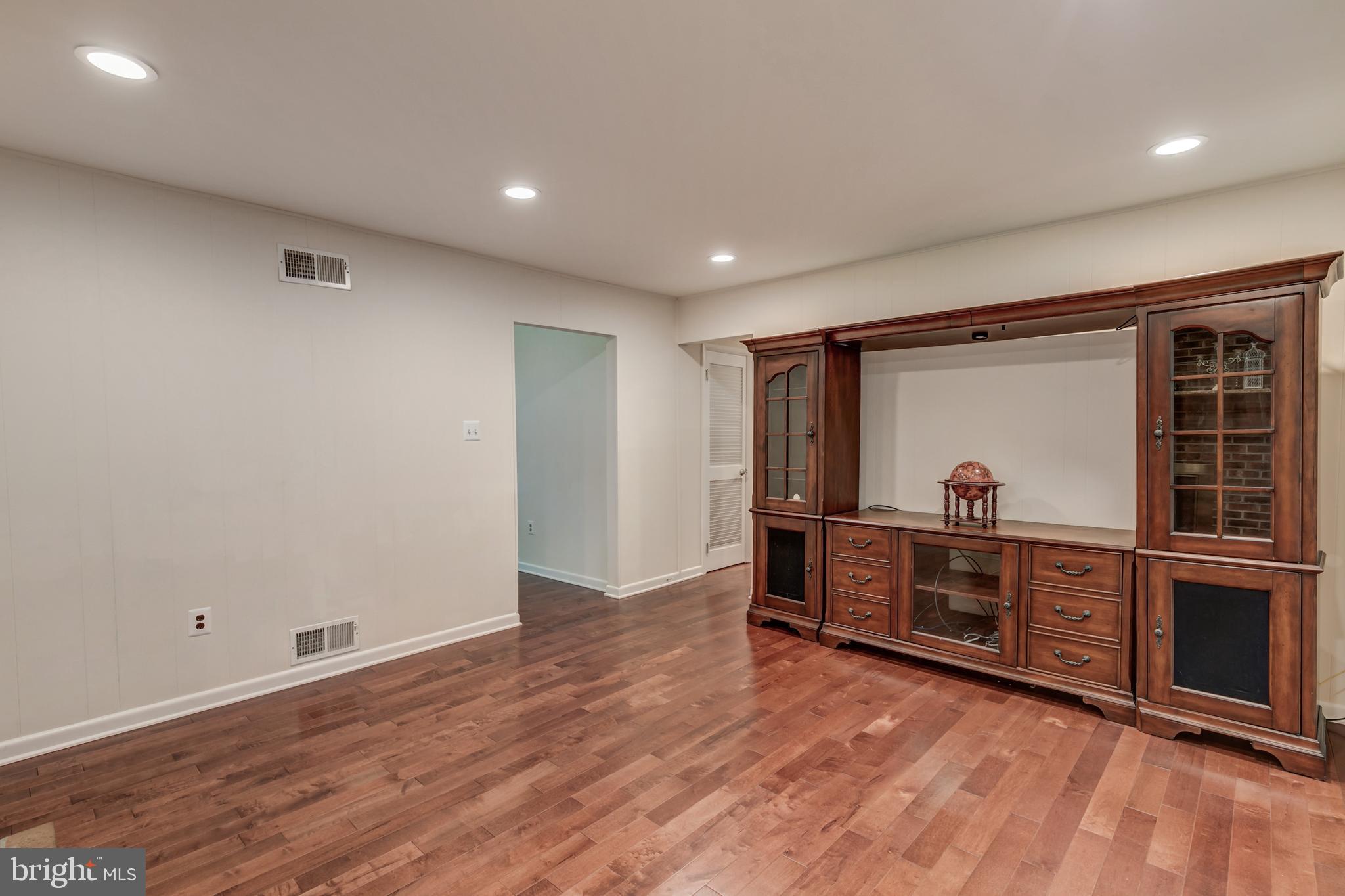 COUNTRY CLUB/LAKE MONTCLAIR - Residential