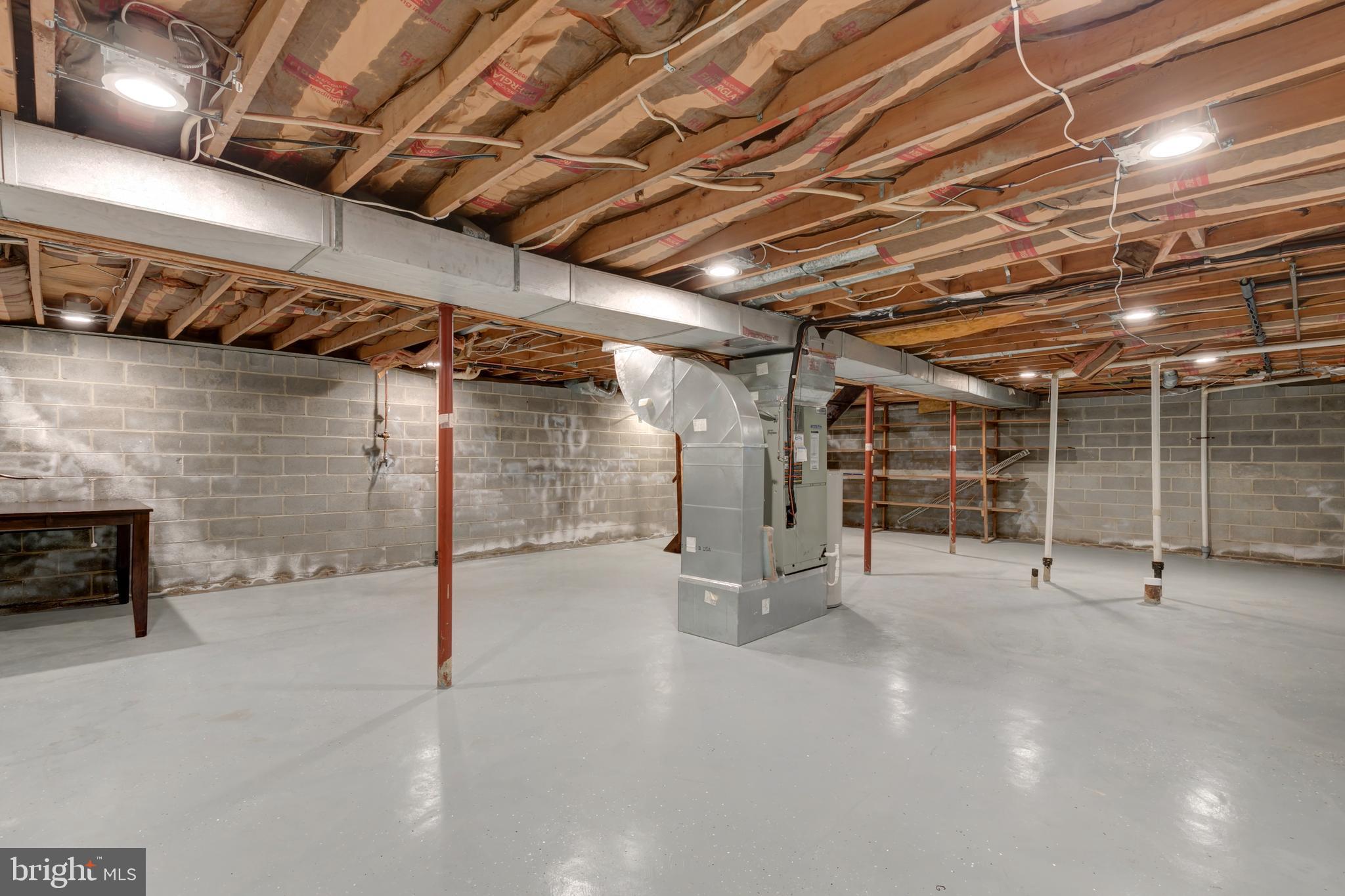 COUNTRY CLUB/LAKE MONTCLAIR - Residential