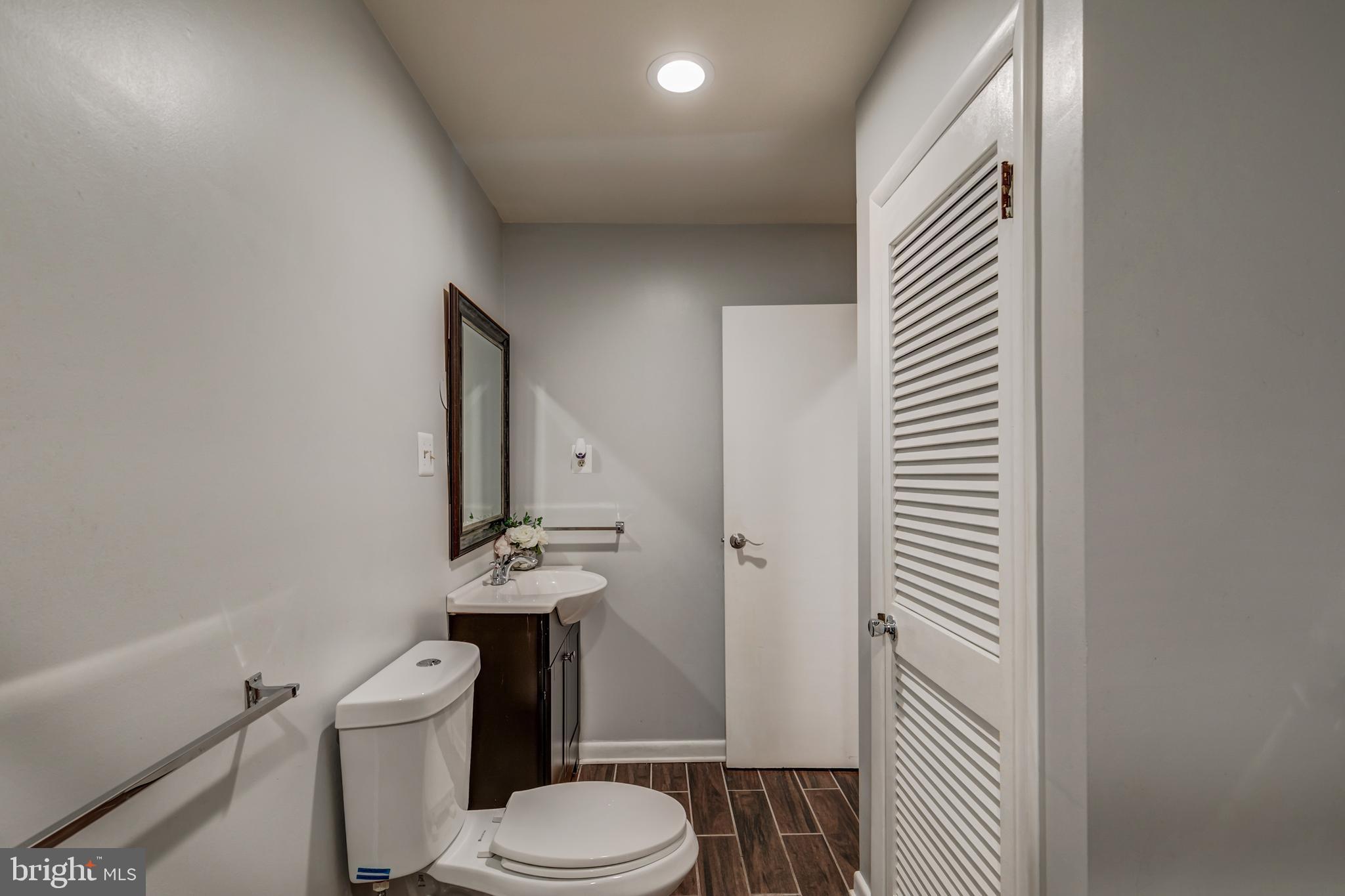 COUNTRY CLUB/LAKE MONTCLAIR - Residential