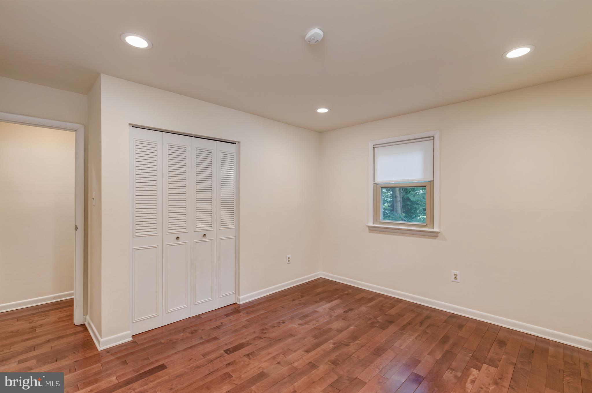 COUNTRY CLUB/LAKE MONTCLAIR - Residential