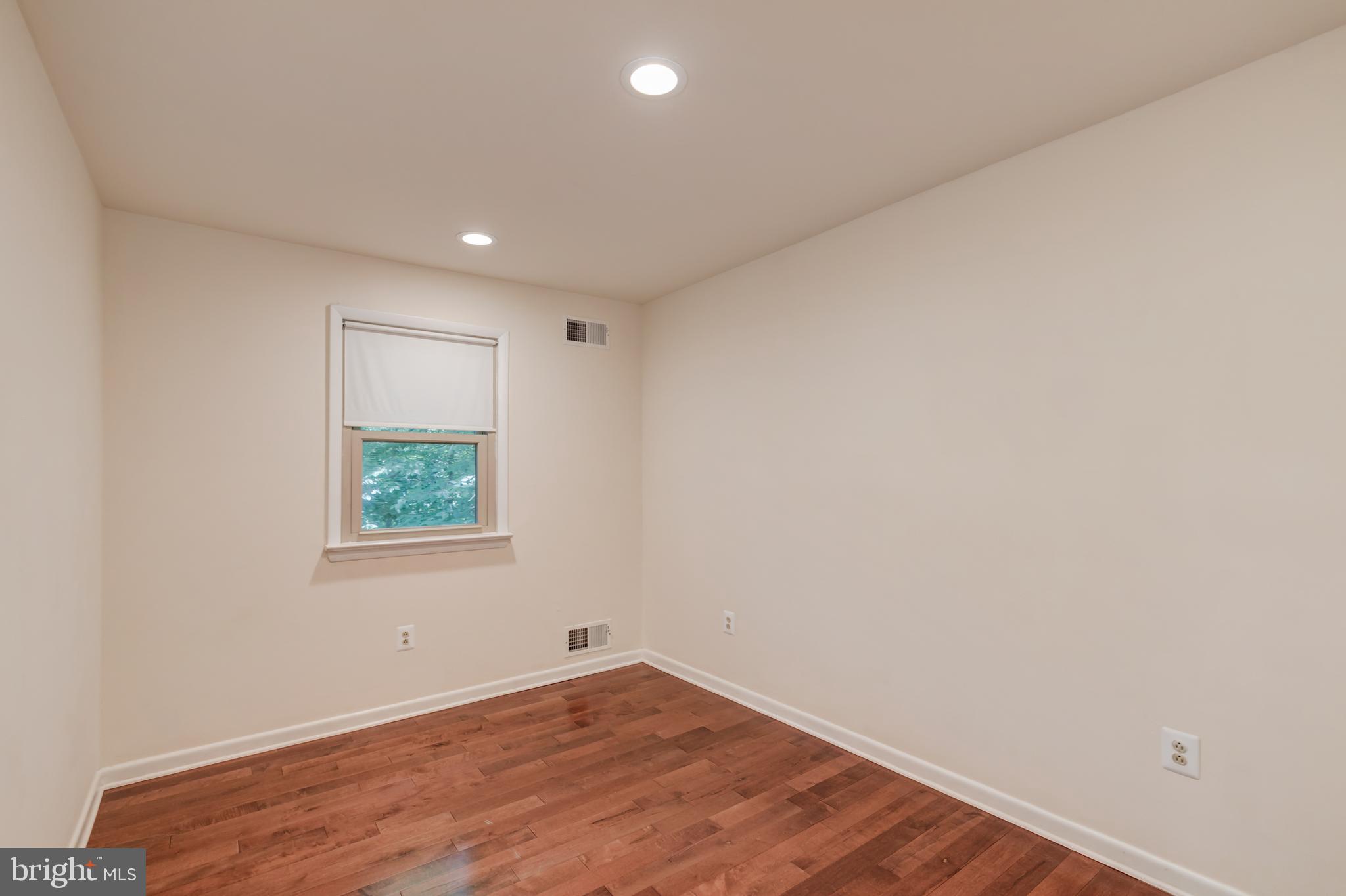 COUNTRY CLUB/LAKE MONTCLAIR - Residential