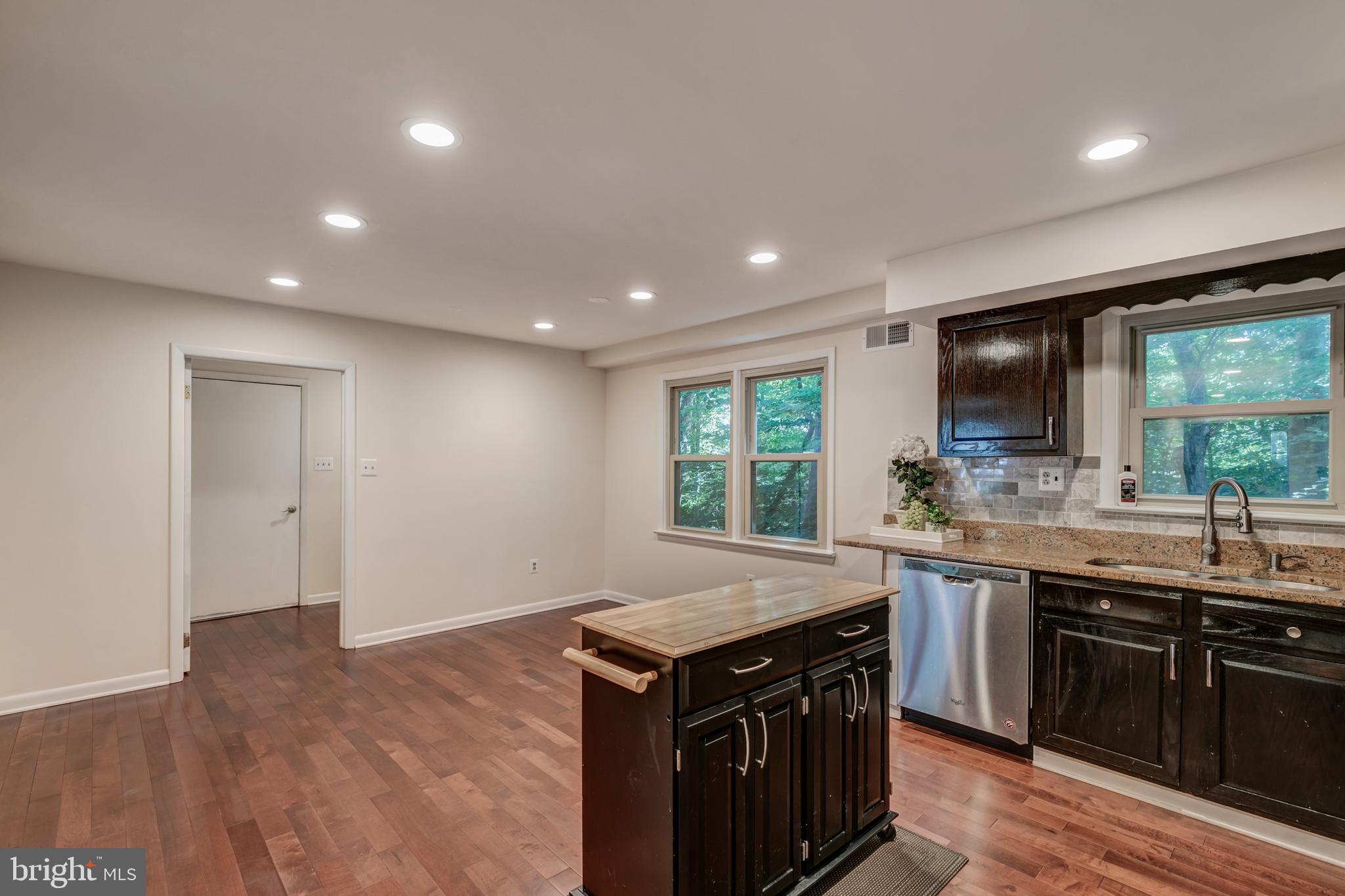 COUNTRY CLUB/LAKE MONTCLAIR - Residential