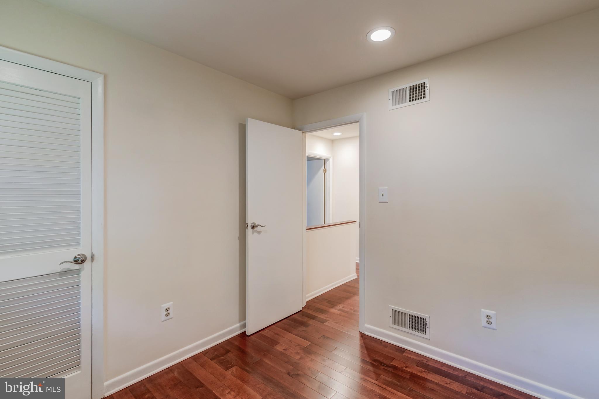 COUNTRY CLUB/LAKE MONTCLAIR - Residential