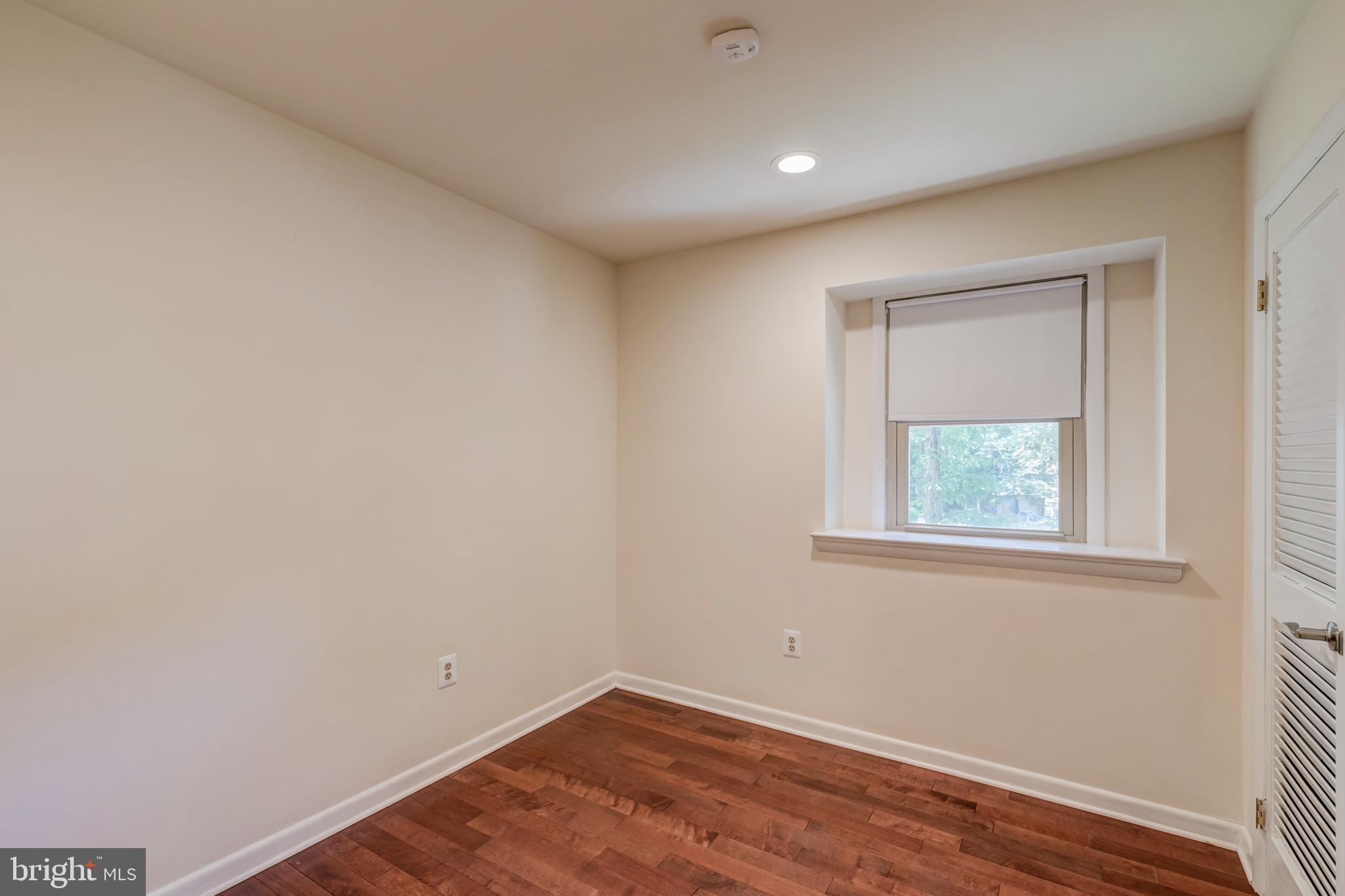 COUNTRY CLUB/LAKE MONTCLAIR - Residential