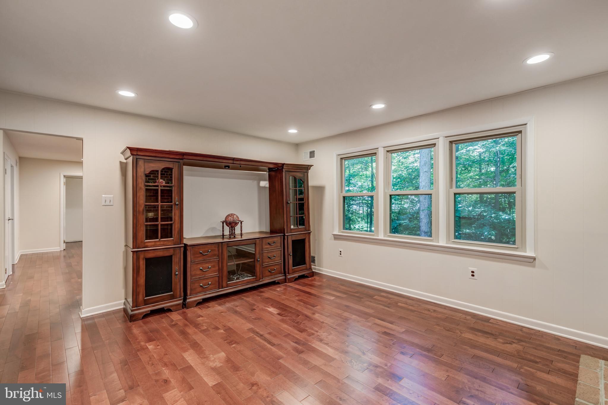 COUNTRY CLUB/LAKE MONTCLAIR - Residential