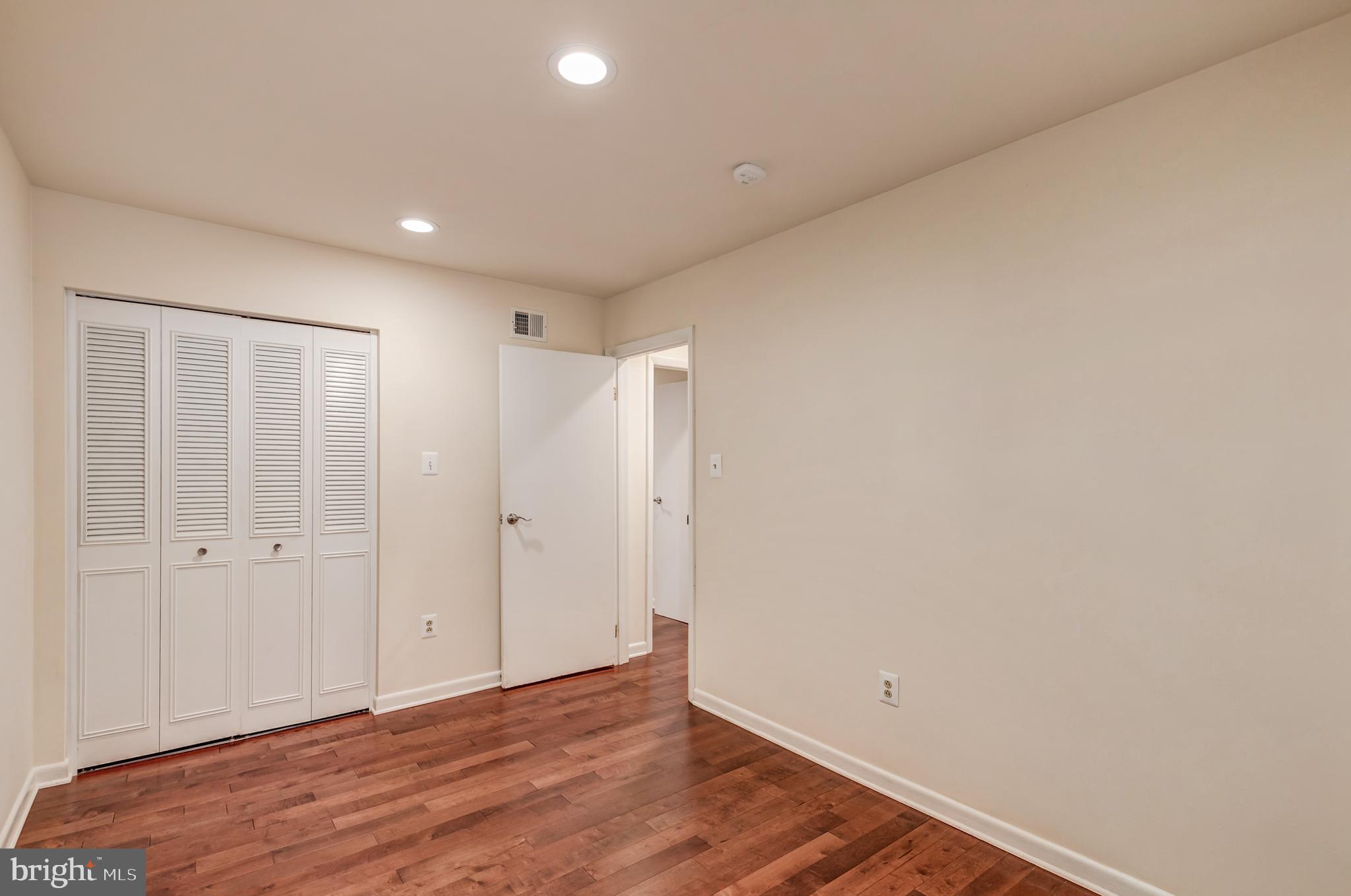 COUNTRY CLUB/LAKE MONTCLAIR - Residential