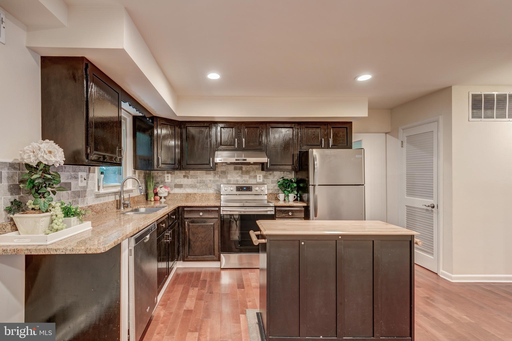 COUNTRY CLUB/LAKE MONTCLAIR - Residential