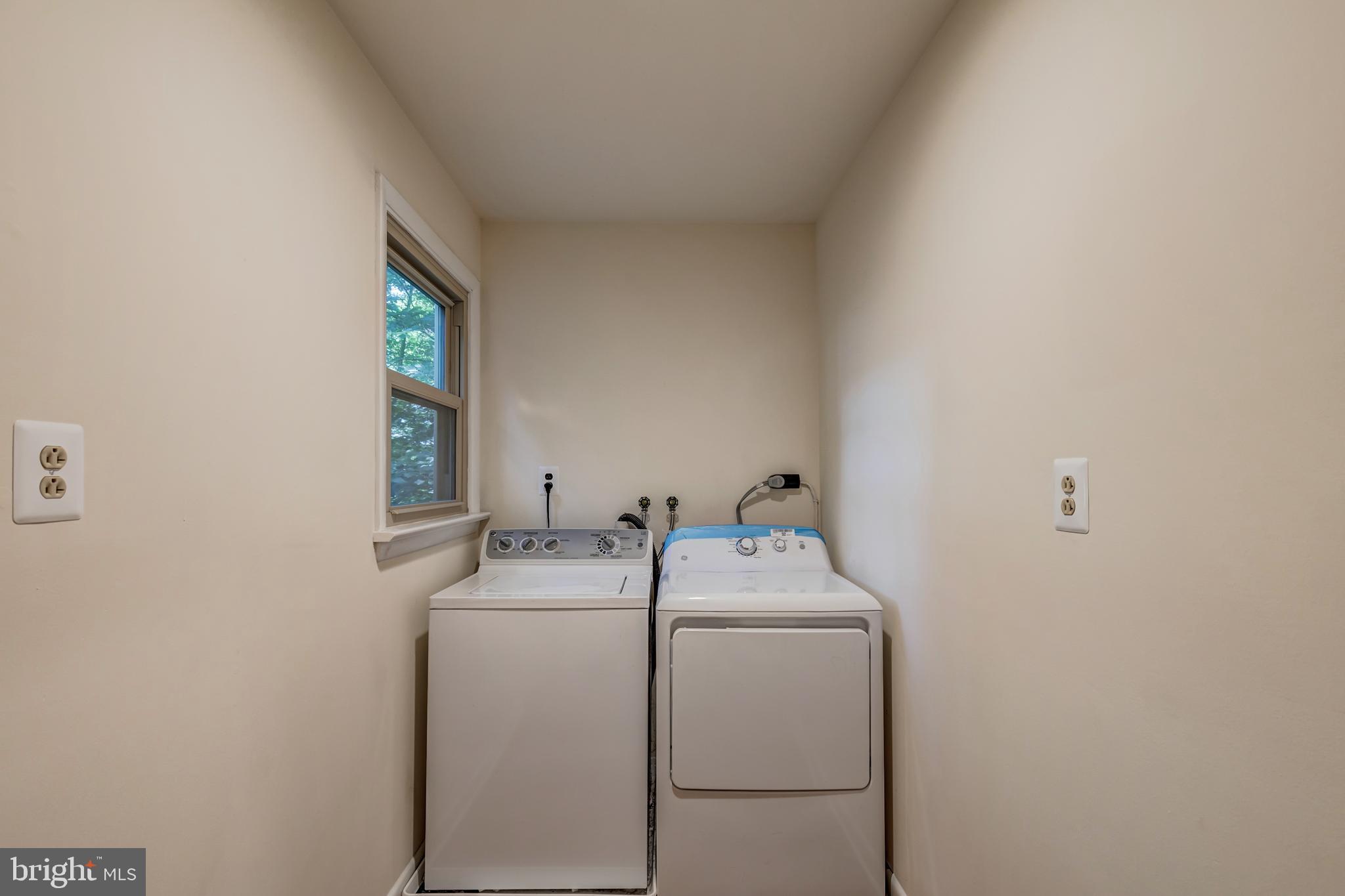 COUNTRY CLUB/LAKE MONTCLAIR - Residential