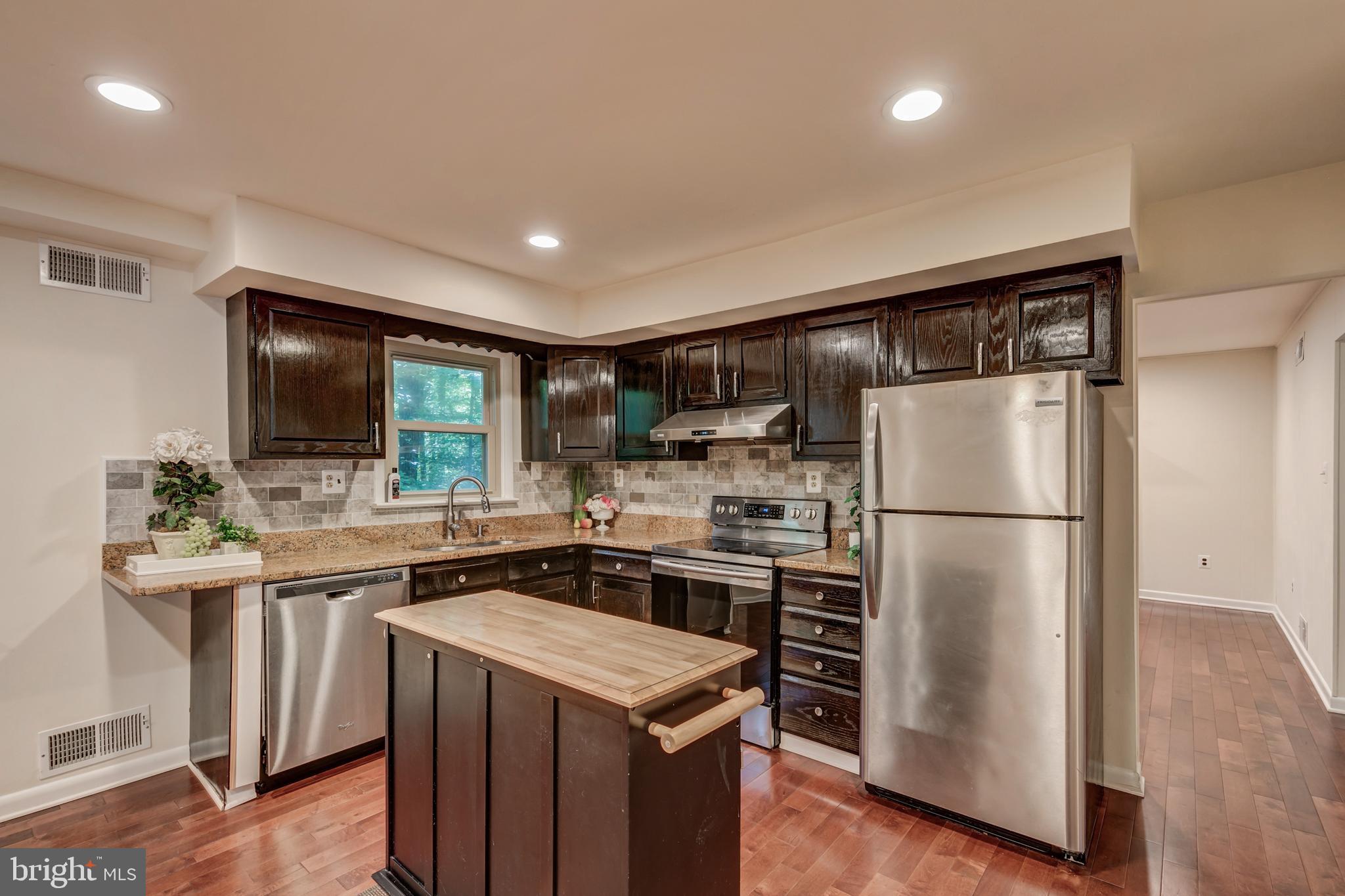 COUNTRY CLUB/LAKE MONTCLAIR - Residential