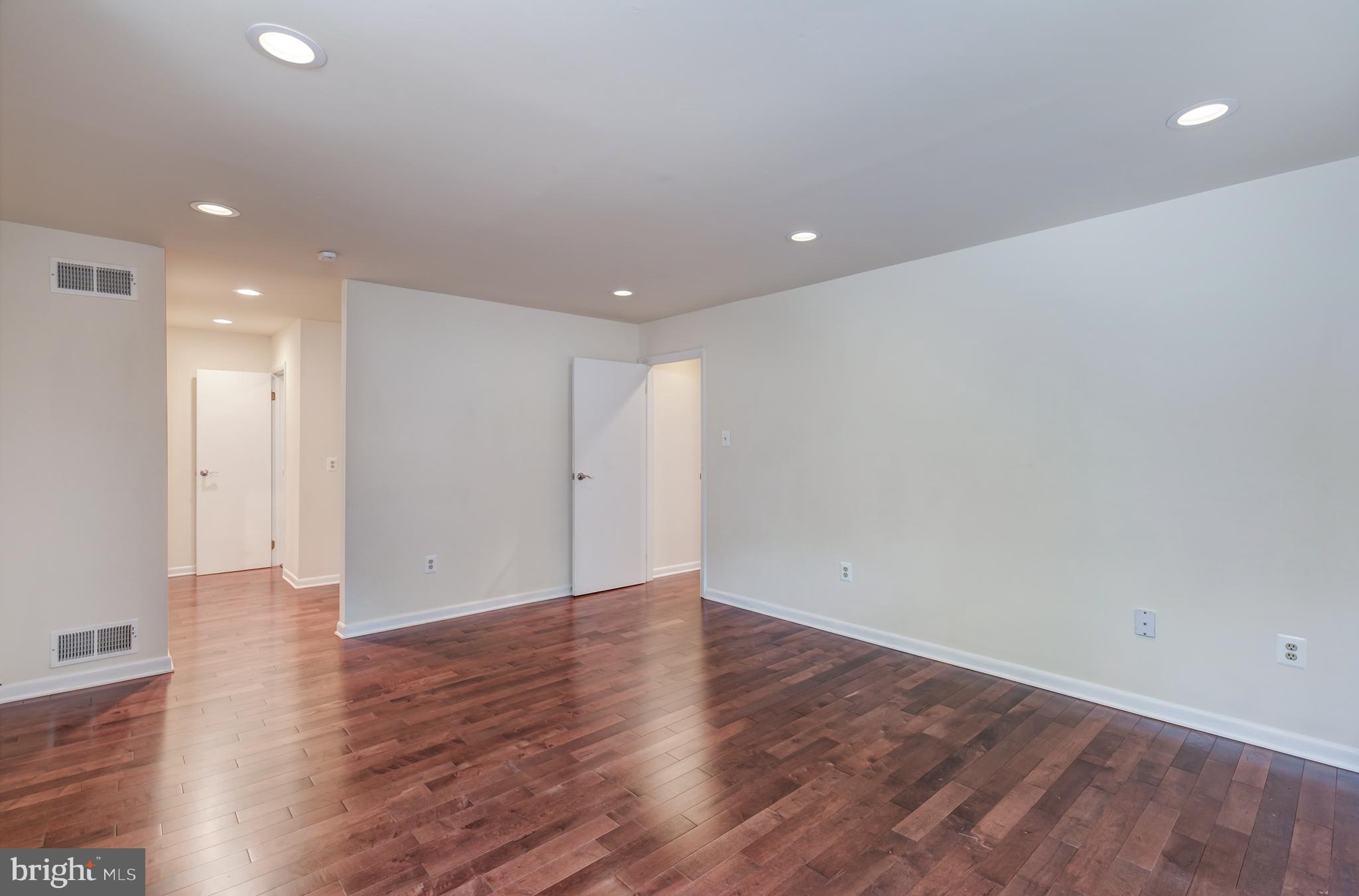 COUNTRY CLUB/LAKE MONTCLAIR - Residential