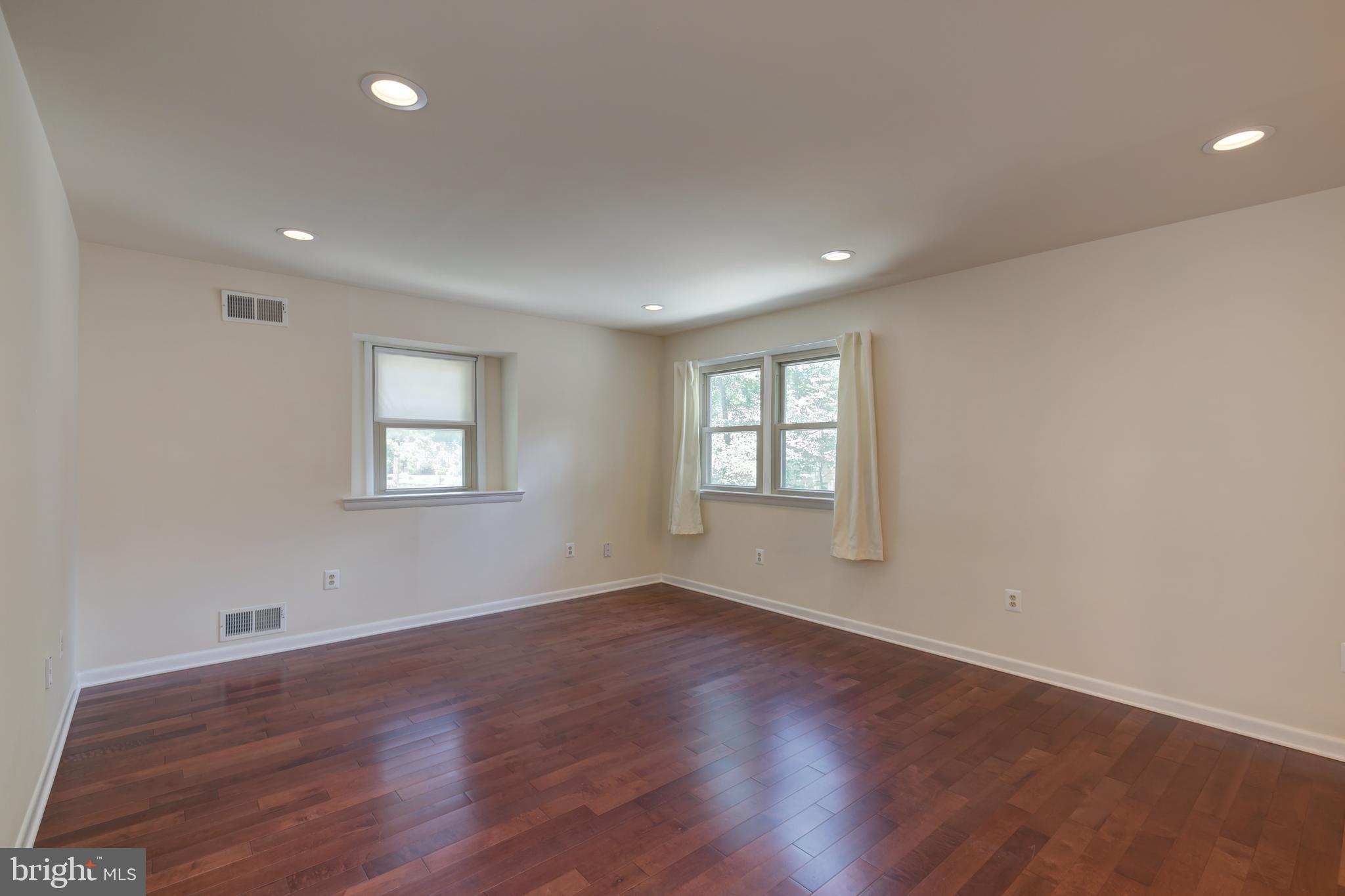 COUNTRY CLUB/LAKE MONTCLAIR - Residential