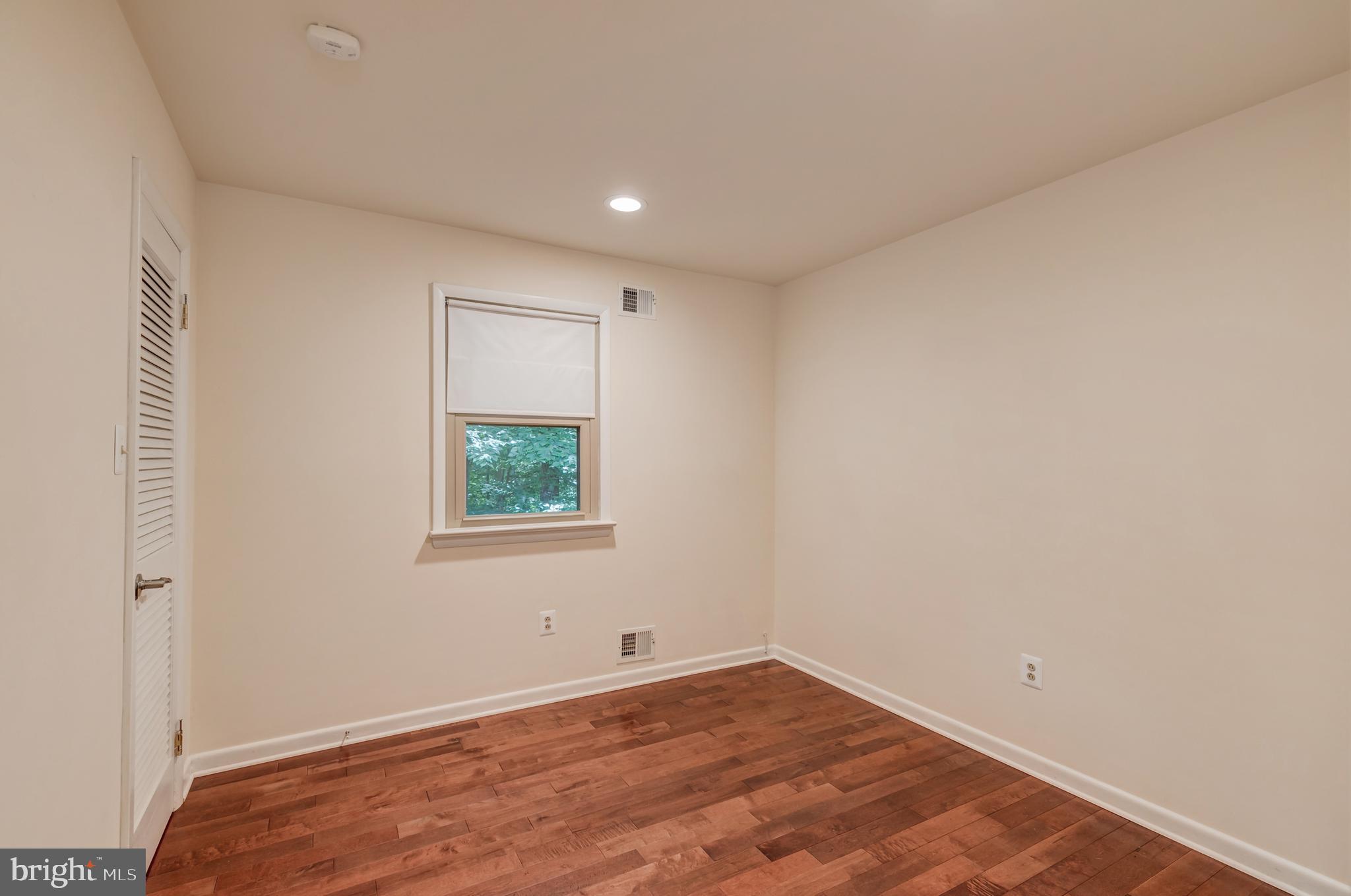 COUNTRY CLUB/LAKE MONTCLAIR - Residential