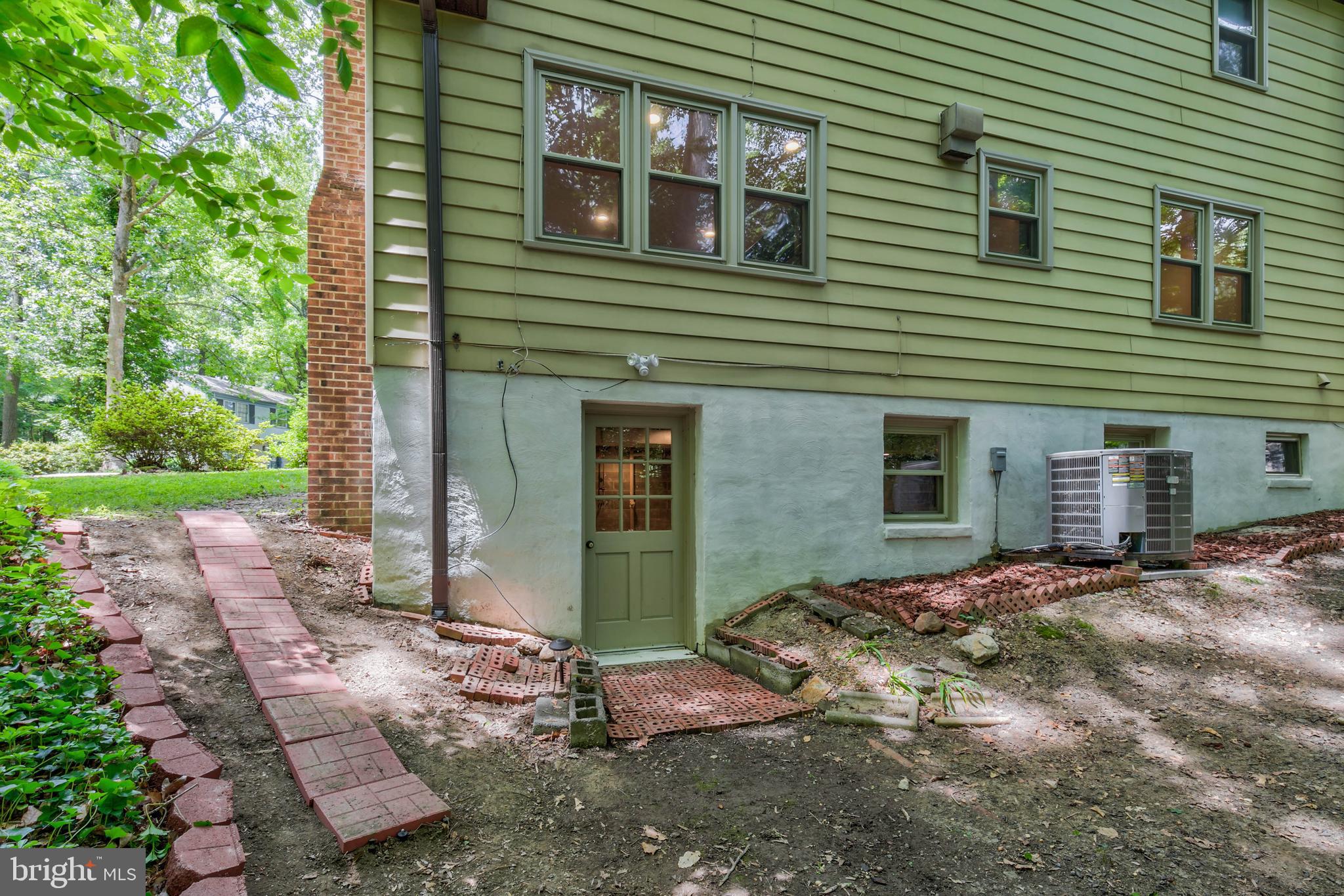 COUNTRY CLUB/LAKE MONTCLAIR - Residential