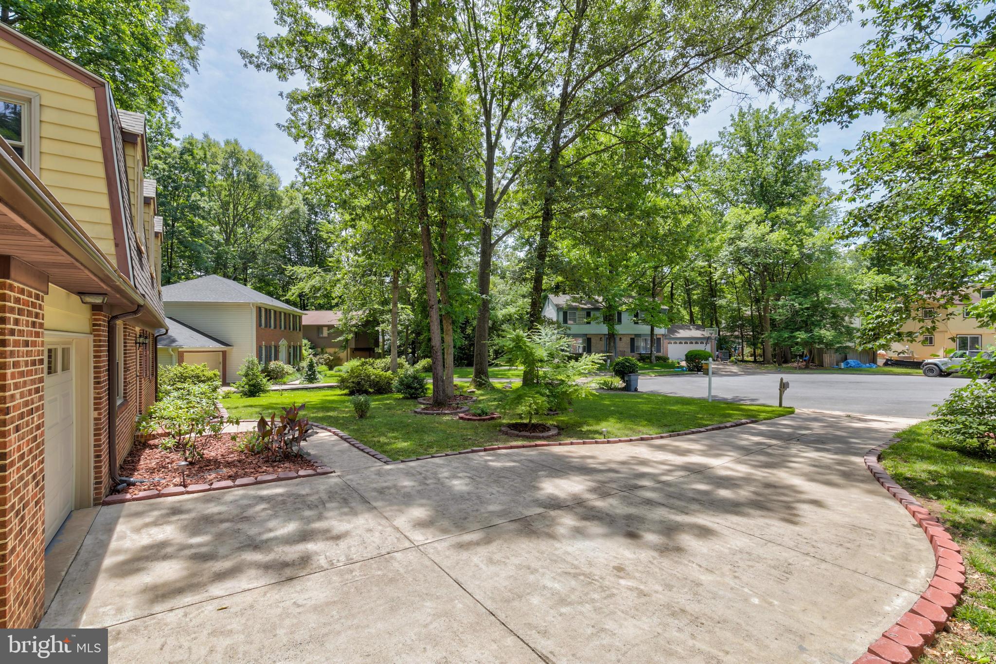 COUNTRY CLUB/LAKE MONTCLAIR - Residential