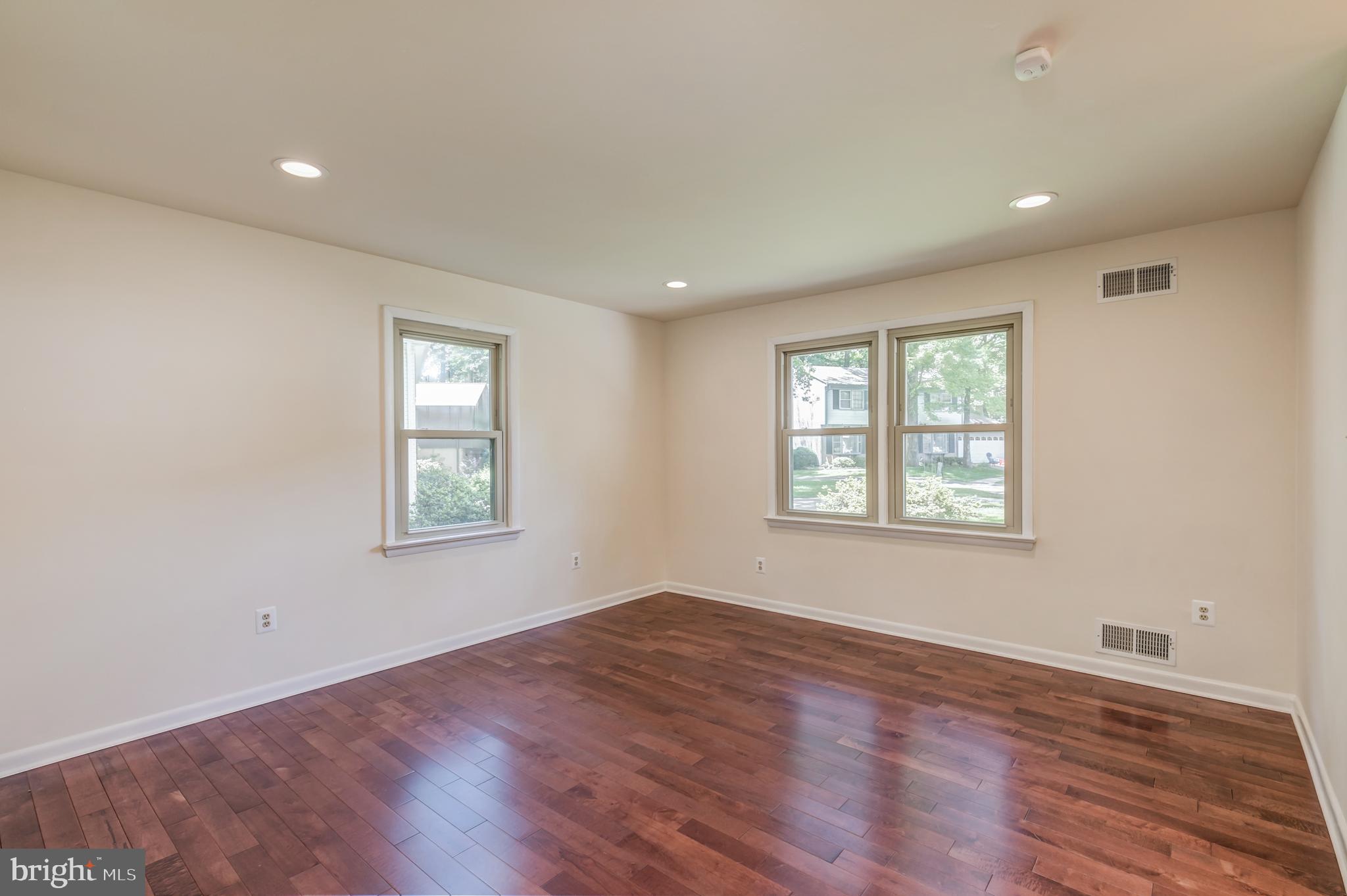 COUNTRY CLUB/LAKE MONTCLAIR - Residential