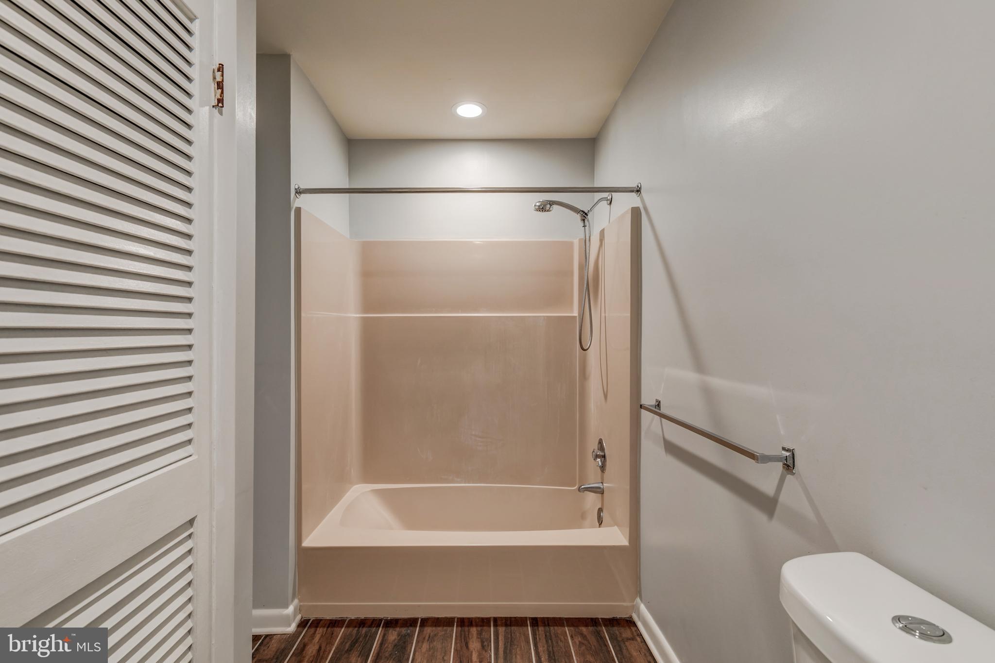 COUNTRY CLUB/LAKE MONTCLAIR - Residential