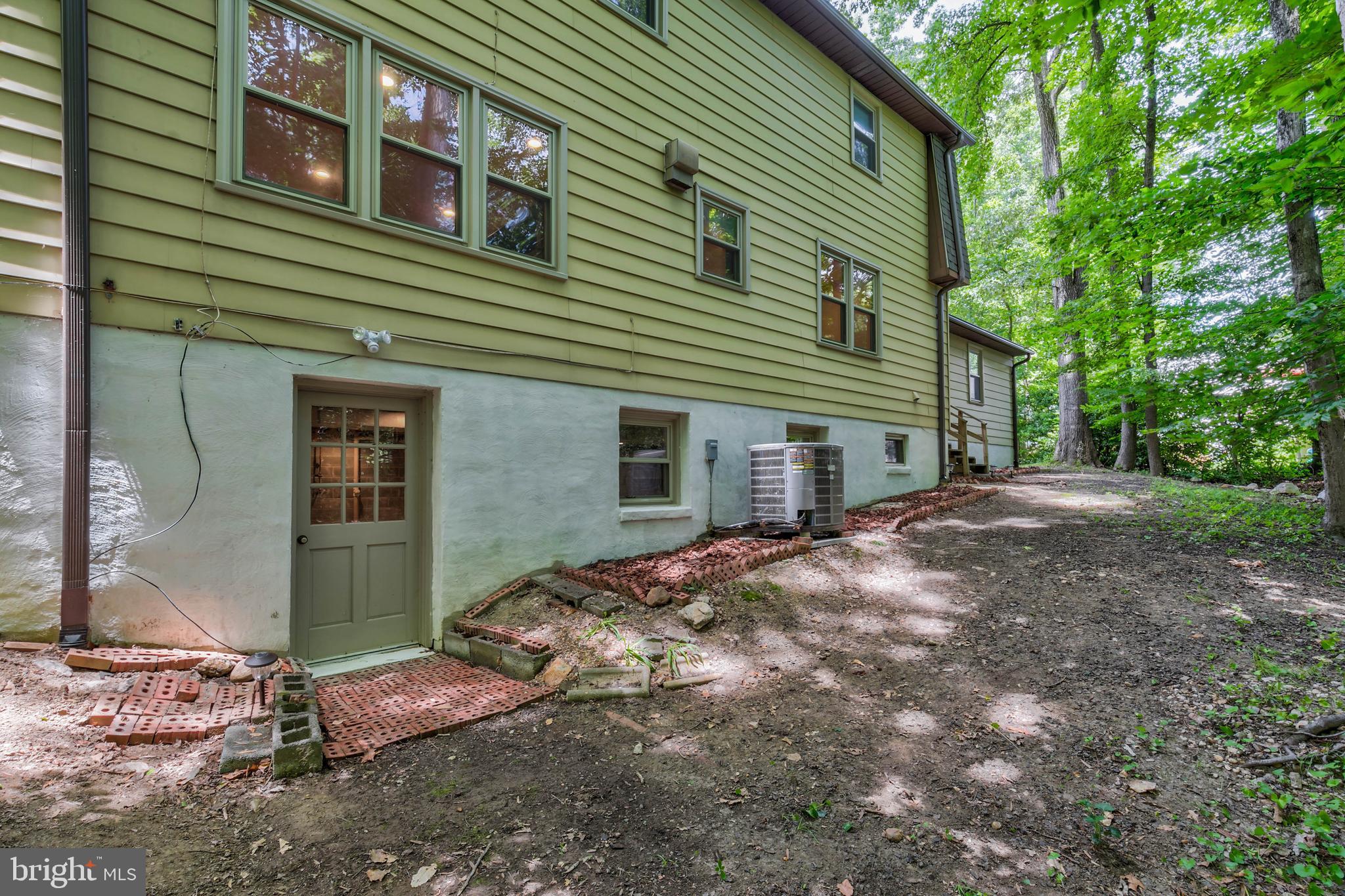 COUNTRY CLUB/LAKE MONTCLAIR - Residential