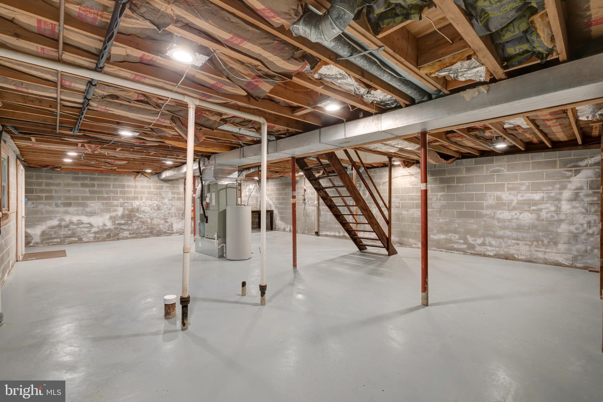 COUNTRY CLUB/LAKE MONTCLAIR - Residential