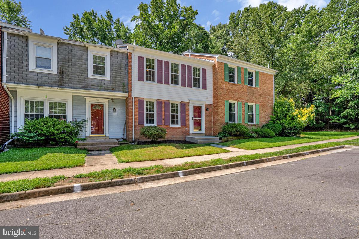 7821 GROVELAND SQUARE
