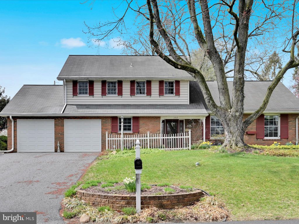 Photo of 1917 Larchmont Lane, LANCASTER, PA 17601 (MLS # PALA2066280)
