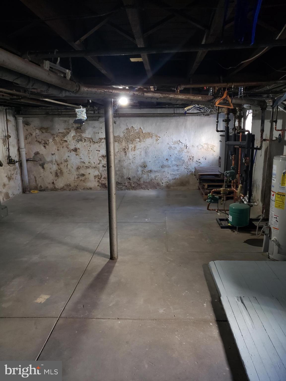 GLADSTONE MANOR - Residential