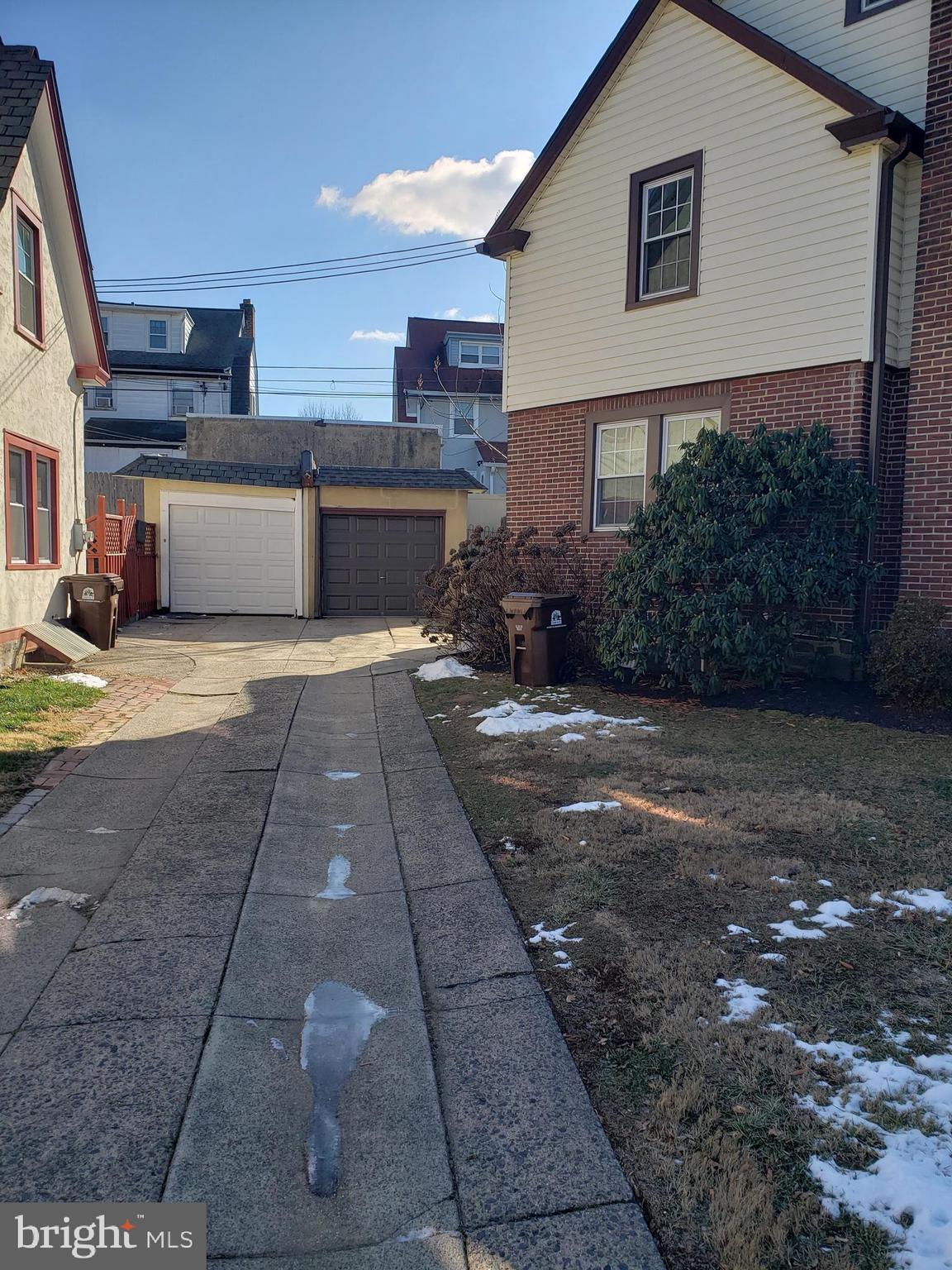 GLADSTONE MANOR - Residential