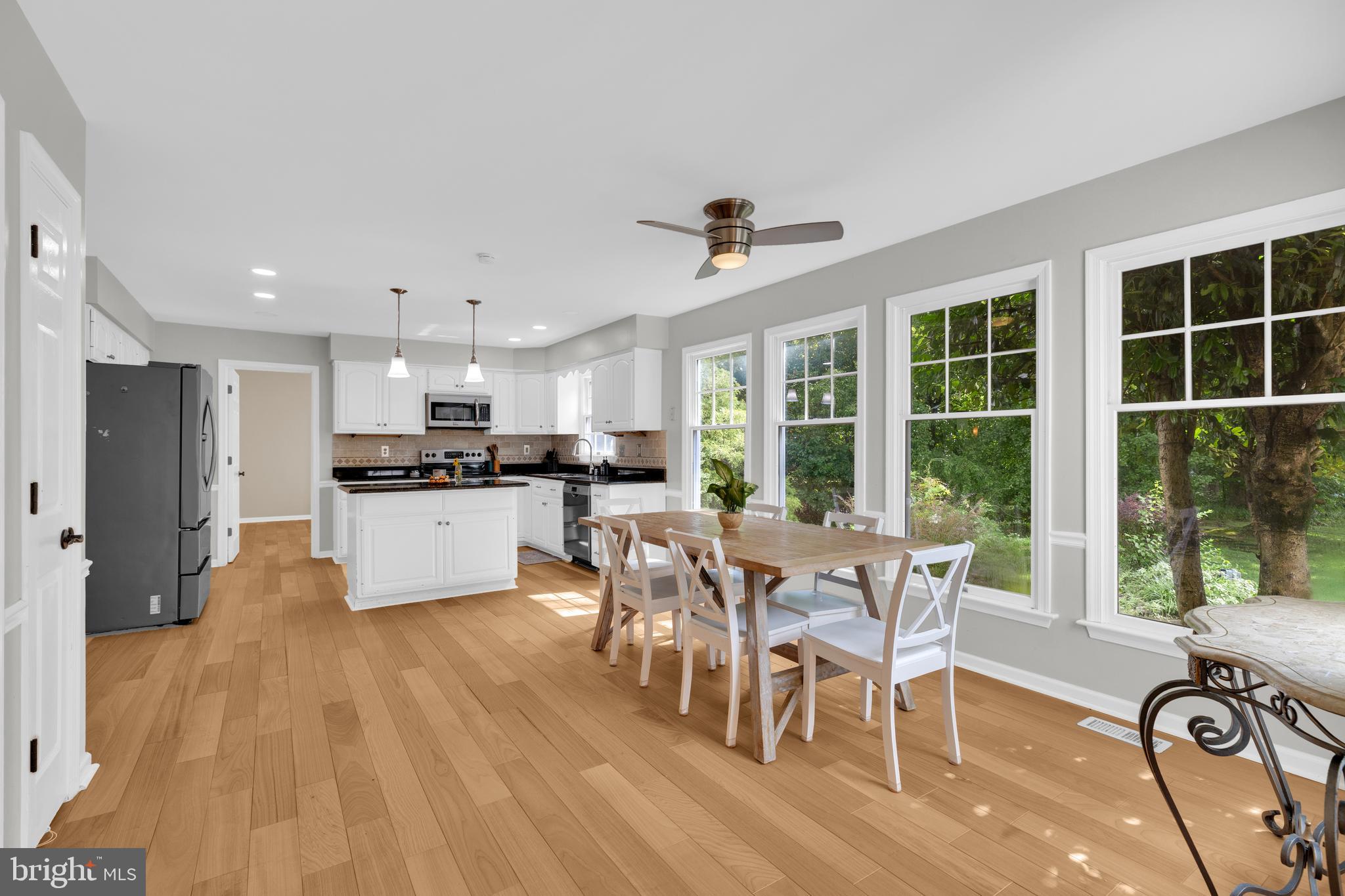 7707 LAKE GLEN DRIVE