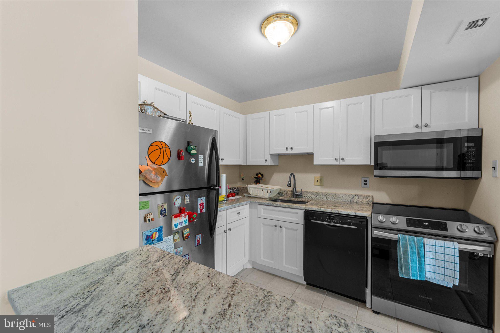 COUNTRY CLUB GREEN - Residential