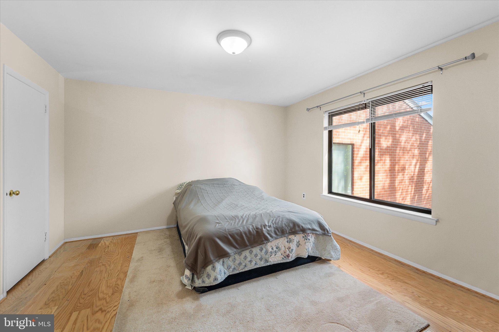 COUNTRY CLUB GREEN - Residential