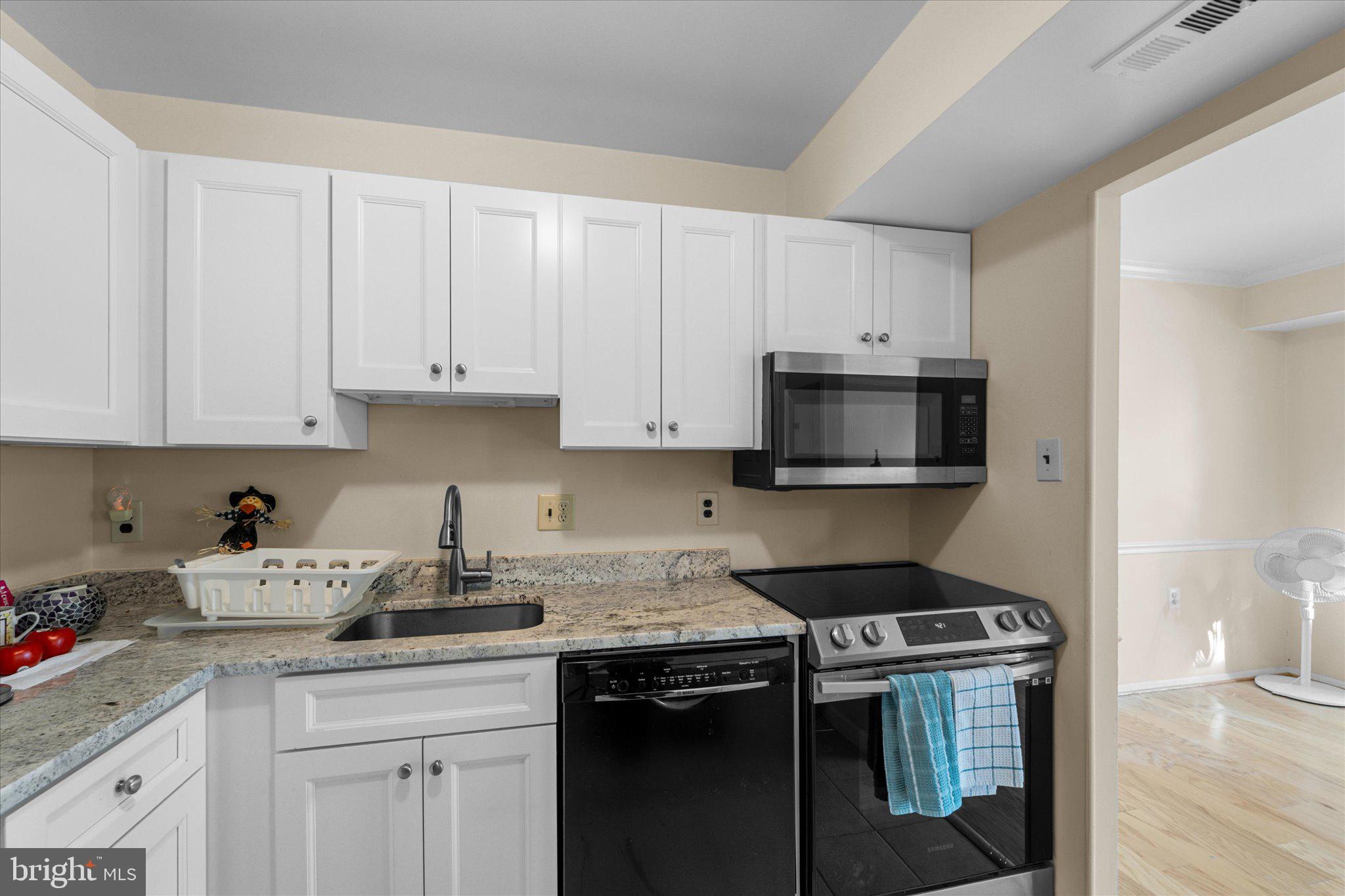 COUNTRY CLUB GREEN - Residential