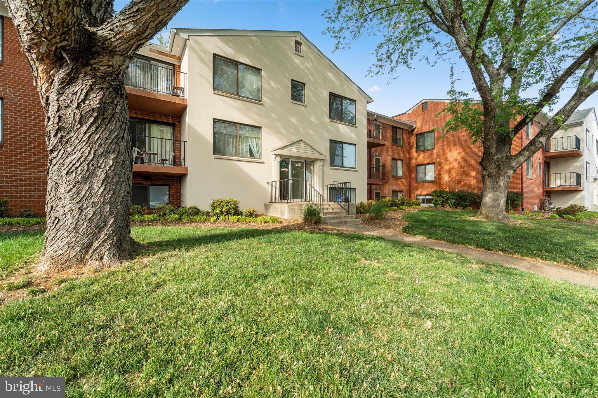 COUNTRY CLUB GREEN - Residential