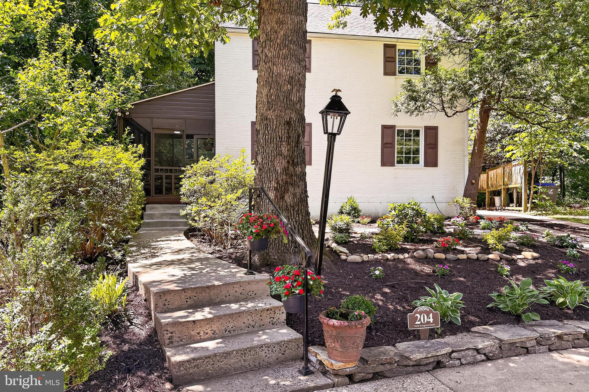 204 N EVERGREEN STREET