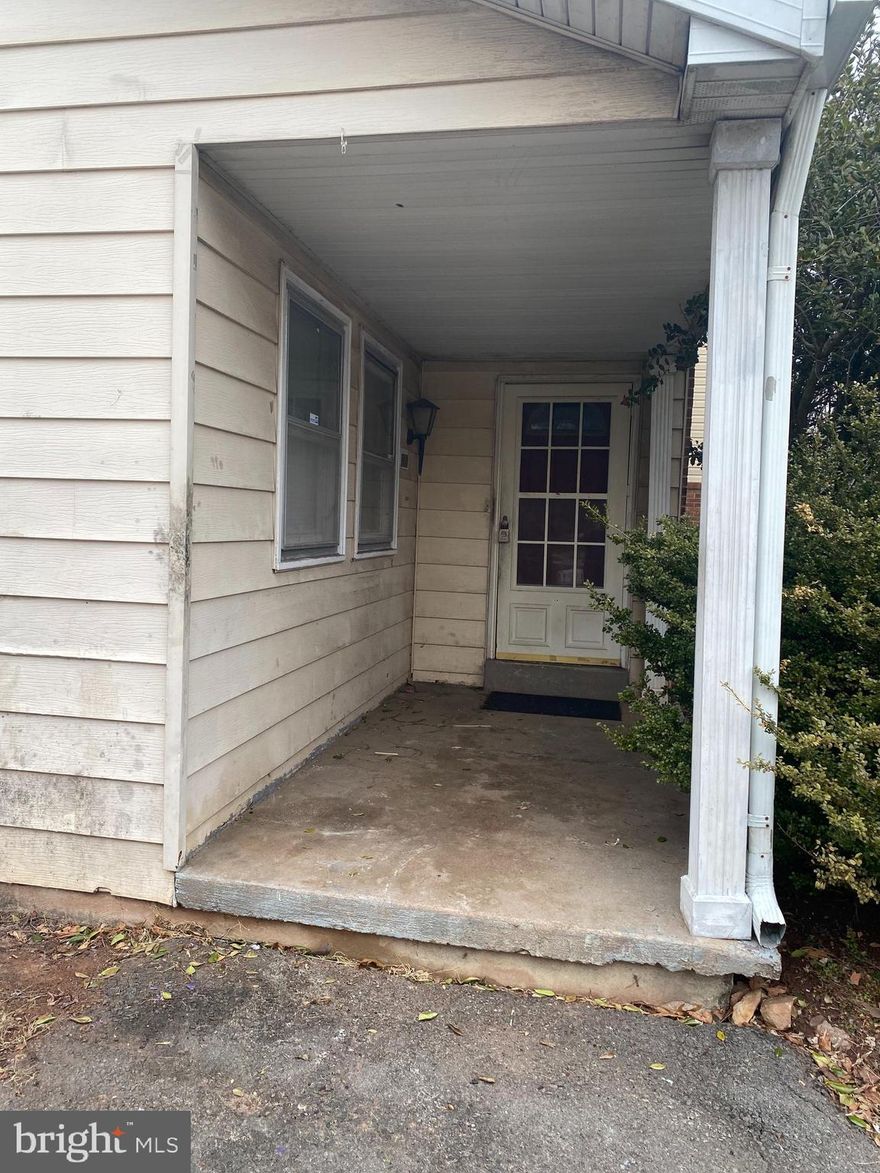 SOLD AS IS. ** FEE SIMPLE ** TWIN HOME ON SPACIOUS PARTIALLY WOODED LOT, 
 FEATURING 4  FULL SIZE BEDROOMS ON UPPER LEVEL, WITH 2 FULL SIZE BATHROOMS 
(1) BATH IN OWNERS SUIT, & ONE BATHROOM IN THE HALL. 
SELLERS SAYS RECENT REPLACED HVAC
MAIN LEVEL, SEPERATE LIVING ROOM, SEPERATE DINNNG ROOM, HALF BATH, EAT N ALL ELECTRIC KITCHEN, CONNECTED TO GATHERING ROOM* PLUS FULL-SIZE LAUNDRY ROOM ON FIRST LEVEL. PLUS, INSIDE ENTRANCE TO FULL WALK OUT BASEMENT. UPPER LEVEL, 4 FULL SIZE BEDROOMS, OWNERS SUITE HAS FULL BATH, CLOSETS. SPACIOUS CORNER LOT, TREED FOR PRIVACY . HOME IS VACANT BE CAREFUL GOING UP AND DOWNSTAIRS HOLD ON BANISTER. NO LETTING CHILDREN RUN AROUND.