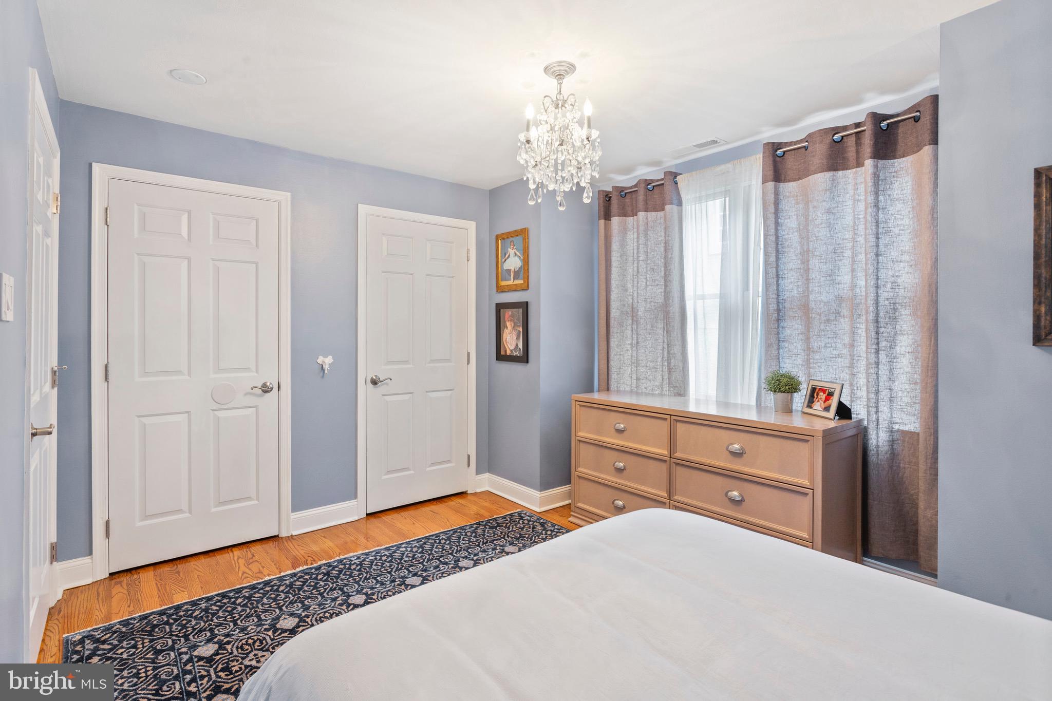 SOCIETY HILL - Residential