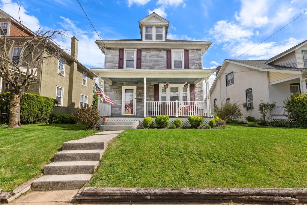 Photo of 250 E Jackson Street, NEW HOLLAND, PA 17557 (MLS # PALA2087464)