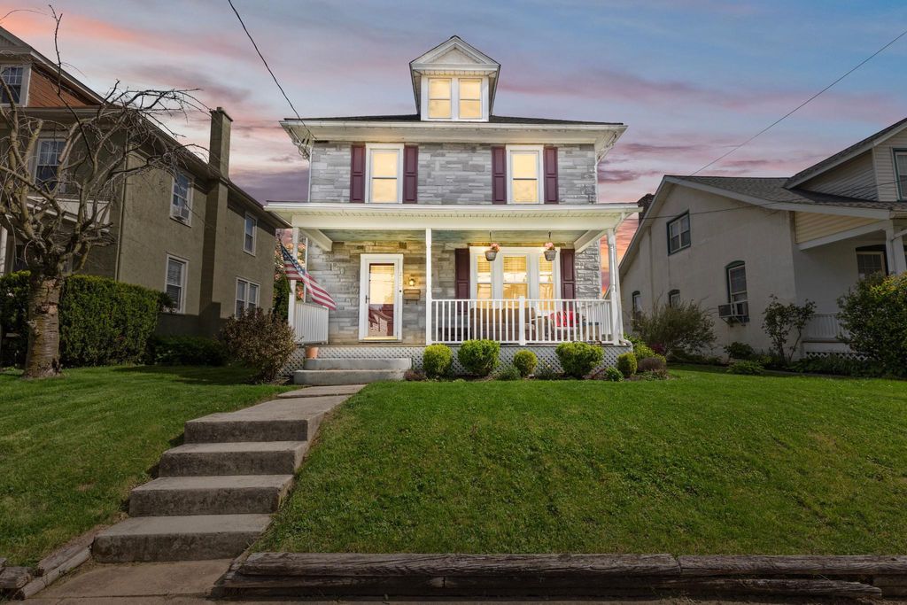 Photo of 250 E Jackson Street, NEW HOLLAND, PA 17557 (MLS # PALA2087464)