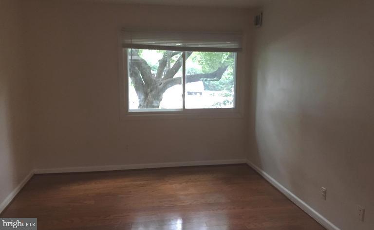 YORKTOWNE SQUARE - Residential