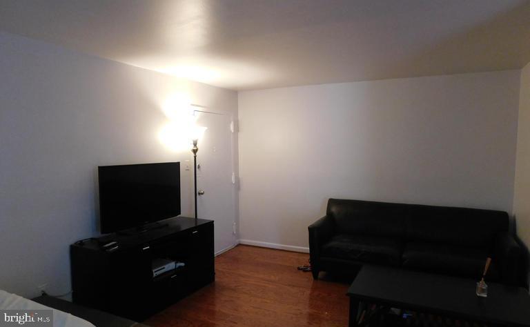 YORKTOWNE SQUARE - Residential