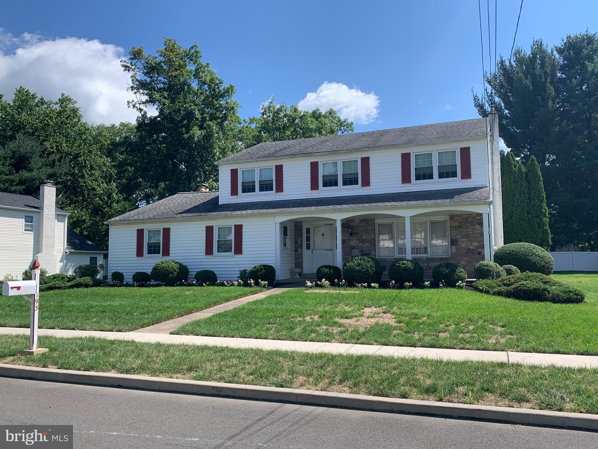 HEDGEROW WOODS - Residential