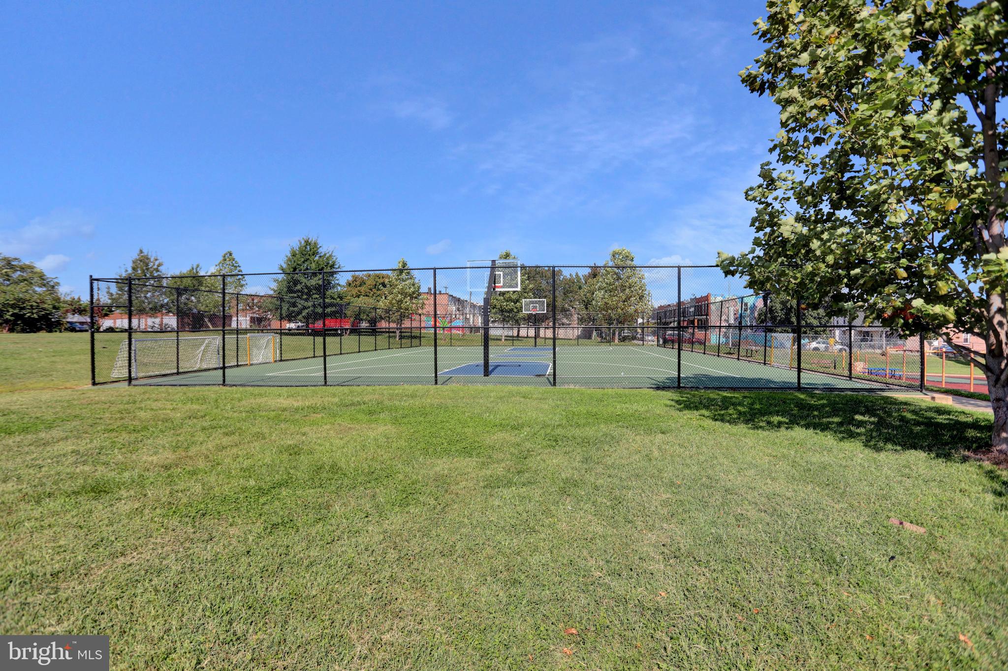 ELLWOOD PARK - Residential