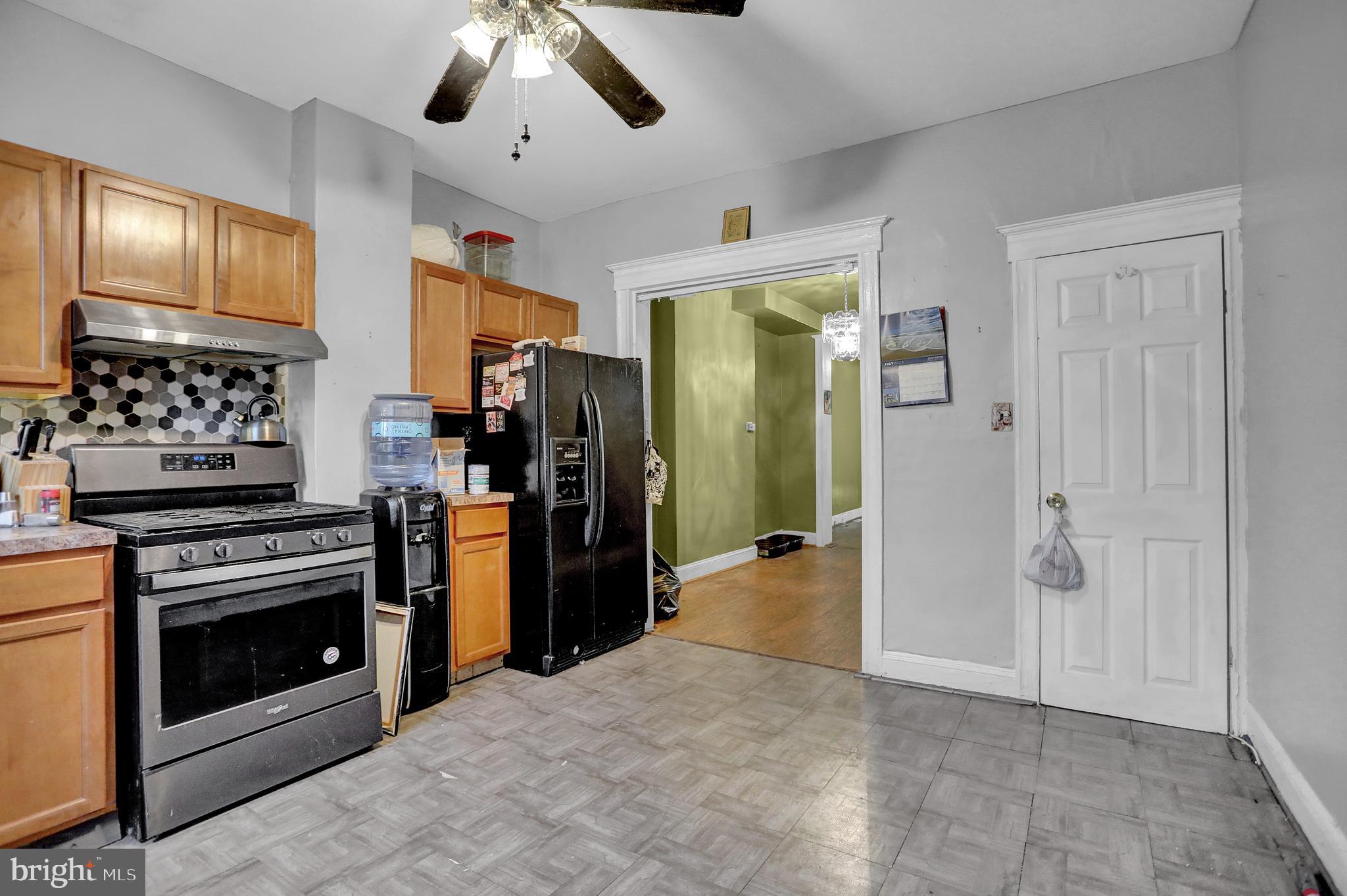 ELLWOOD PARK - Residential