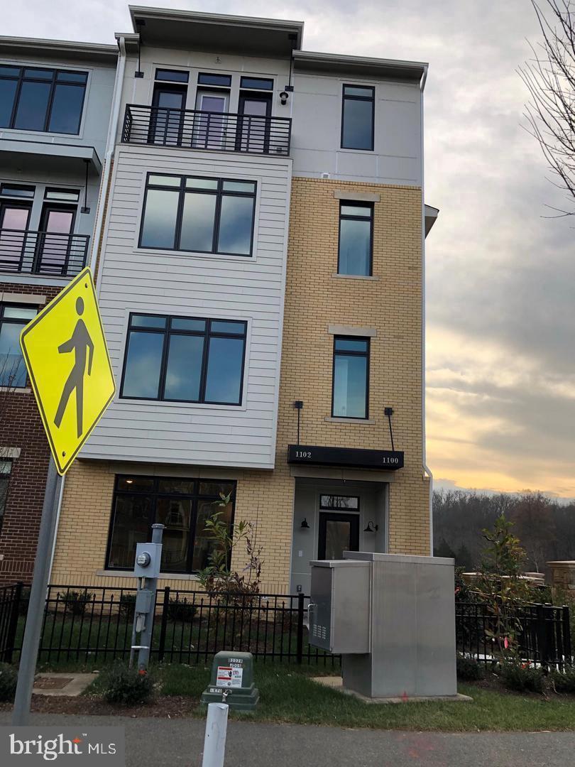 LOFTS AT VILLAGE WALK - Residential