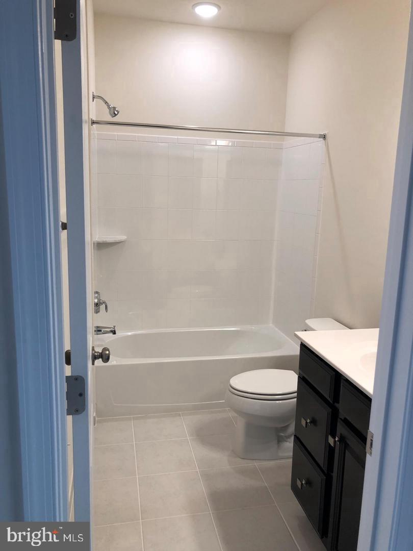 LOFTS AT VILLAGE WALK - Residential