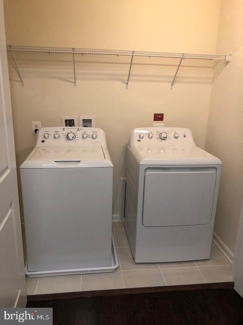 LOFTS AT VILLAGE WALK - Residential