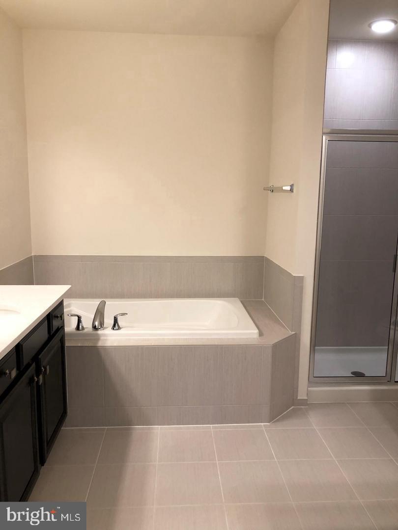 LOFTS AT VILLAGE WALK - Residential