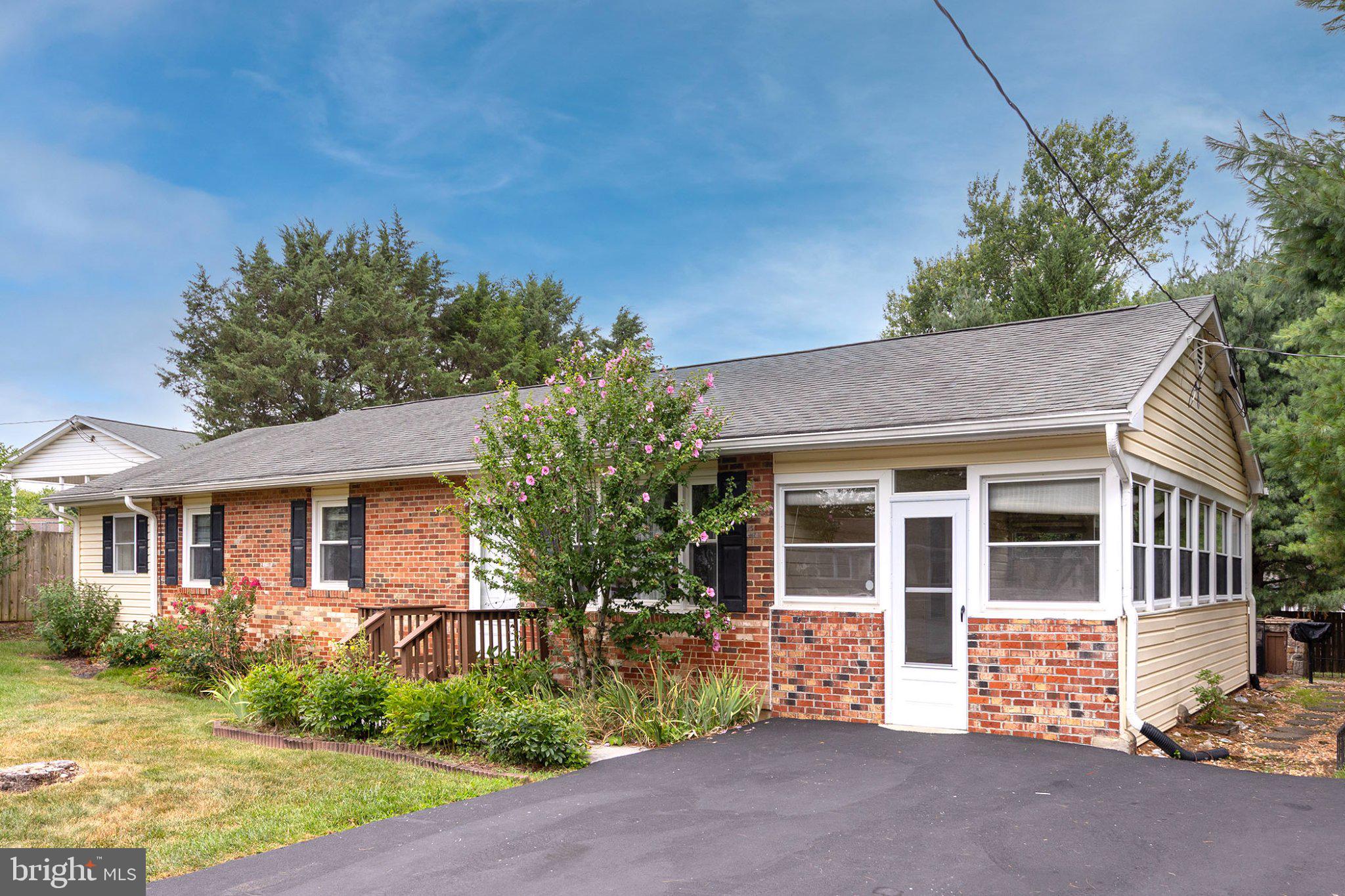 111 HUNTCREST CIRCLE