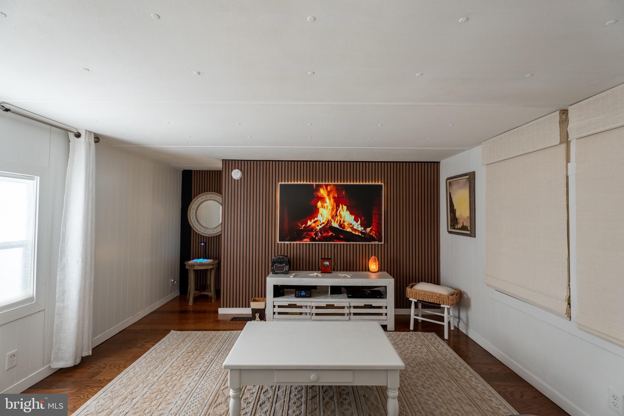 COLONIAL EAST MHP - Residential