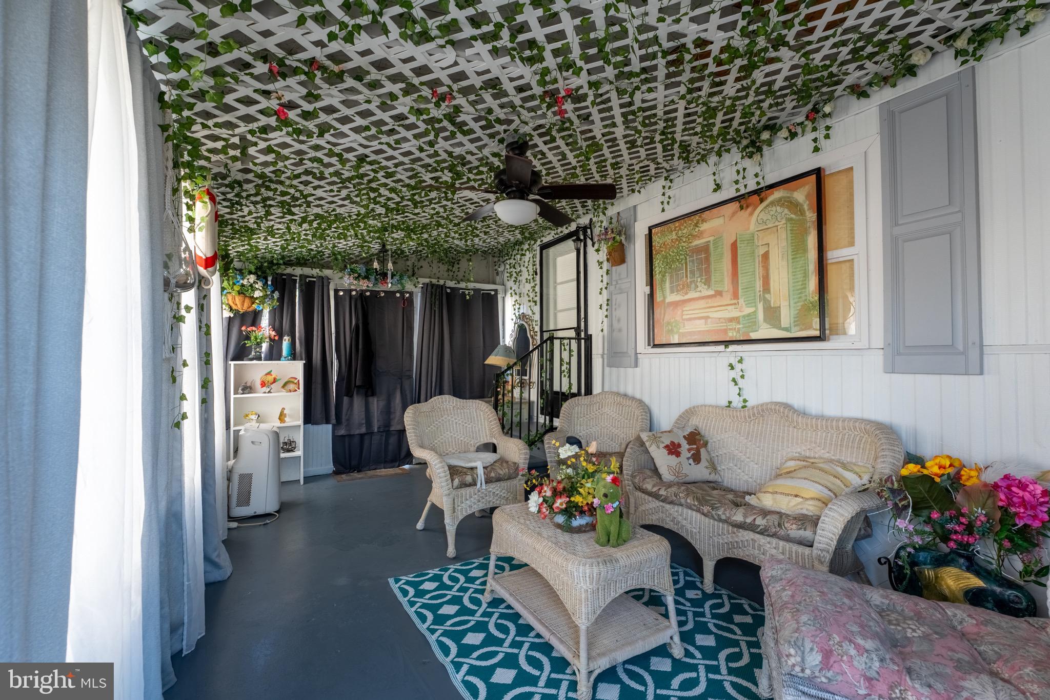 COLONIAL EAST MHP - Residential