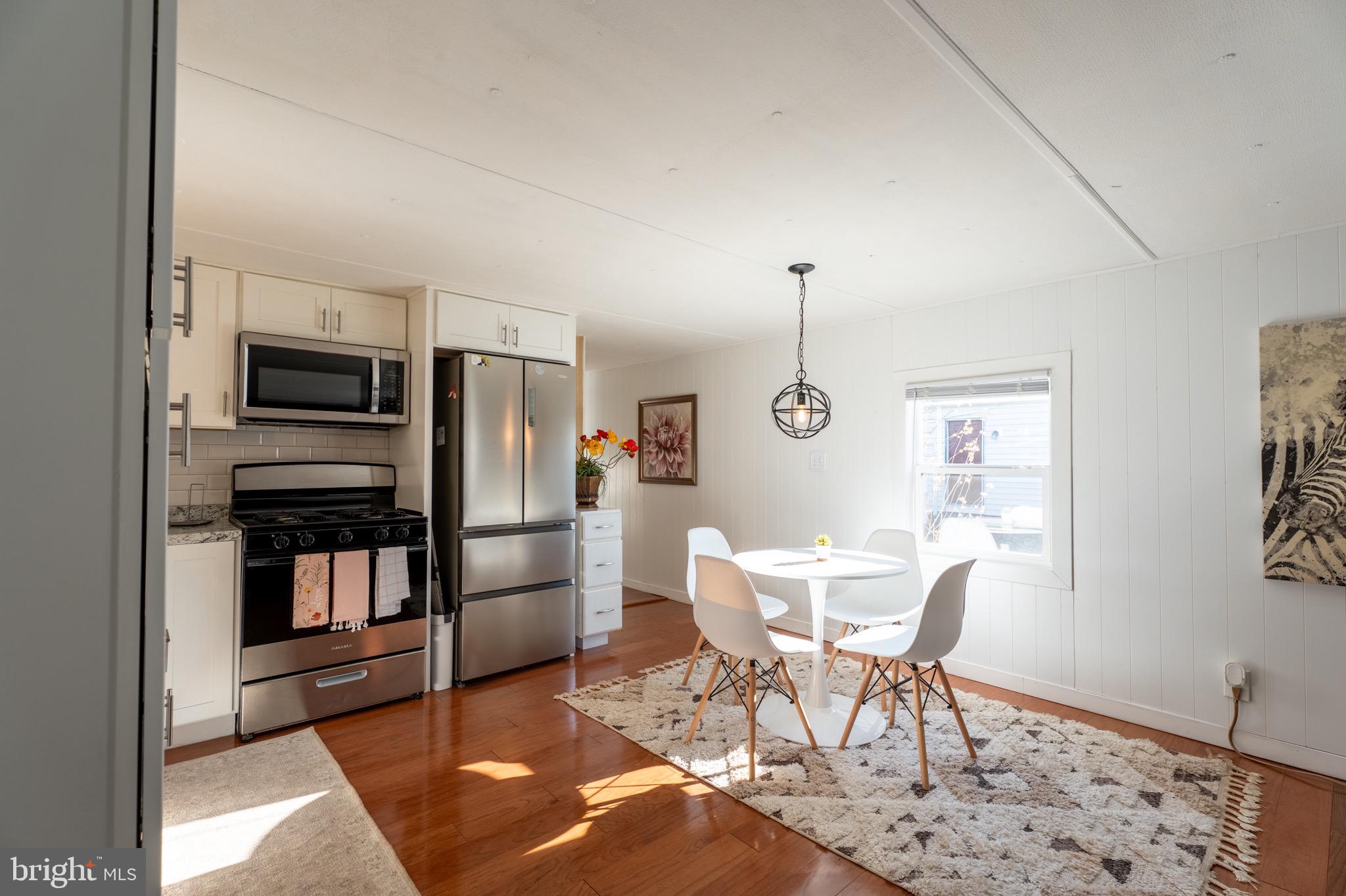 COLONIAL EAST MHP - Residential