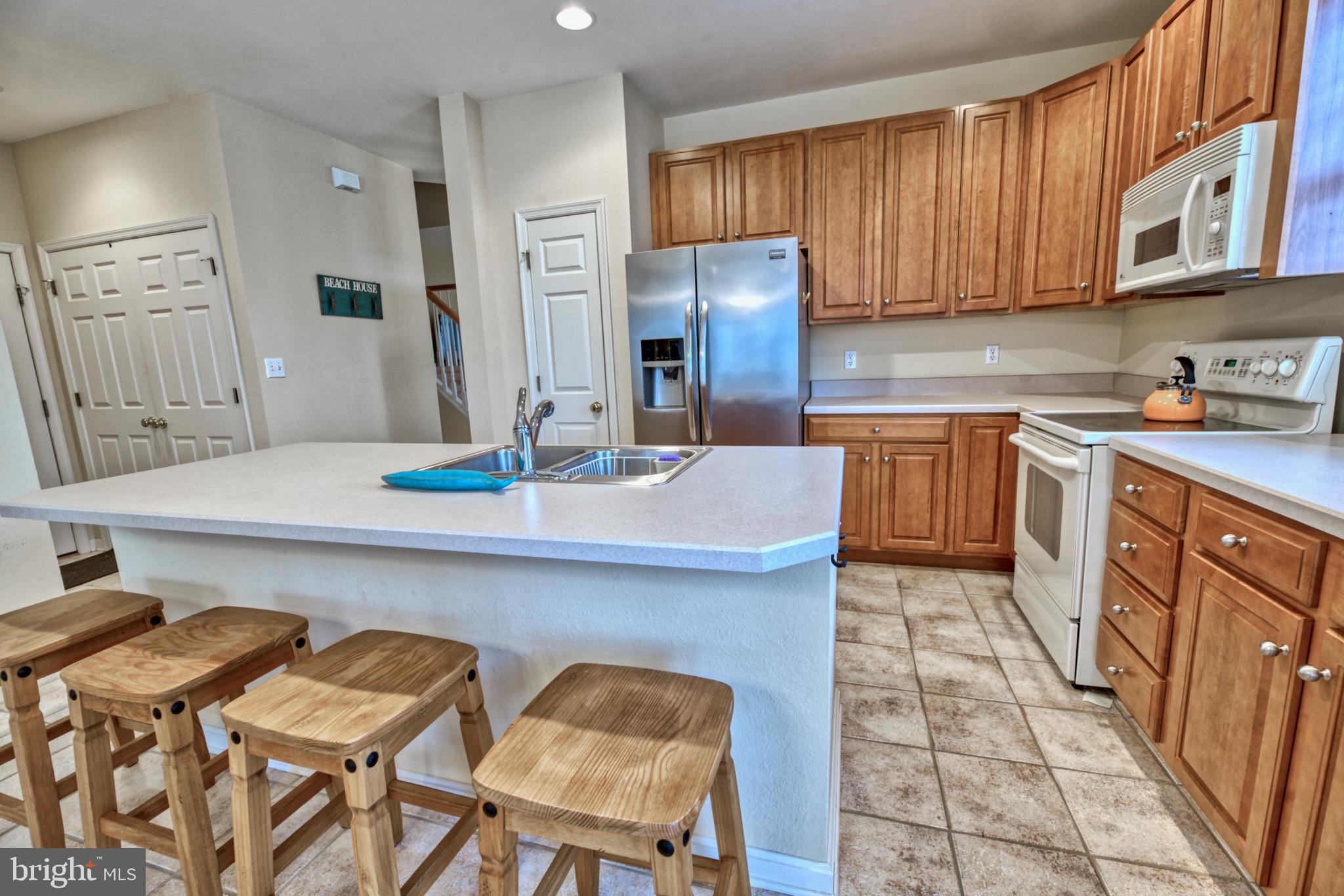 208 OCTOBER GLORY AVENUE